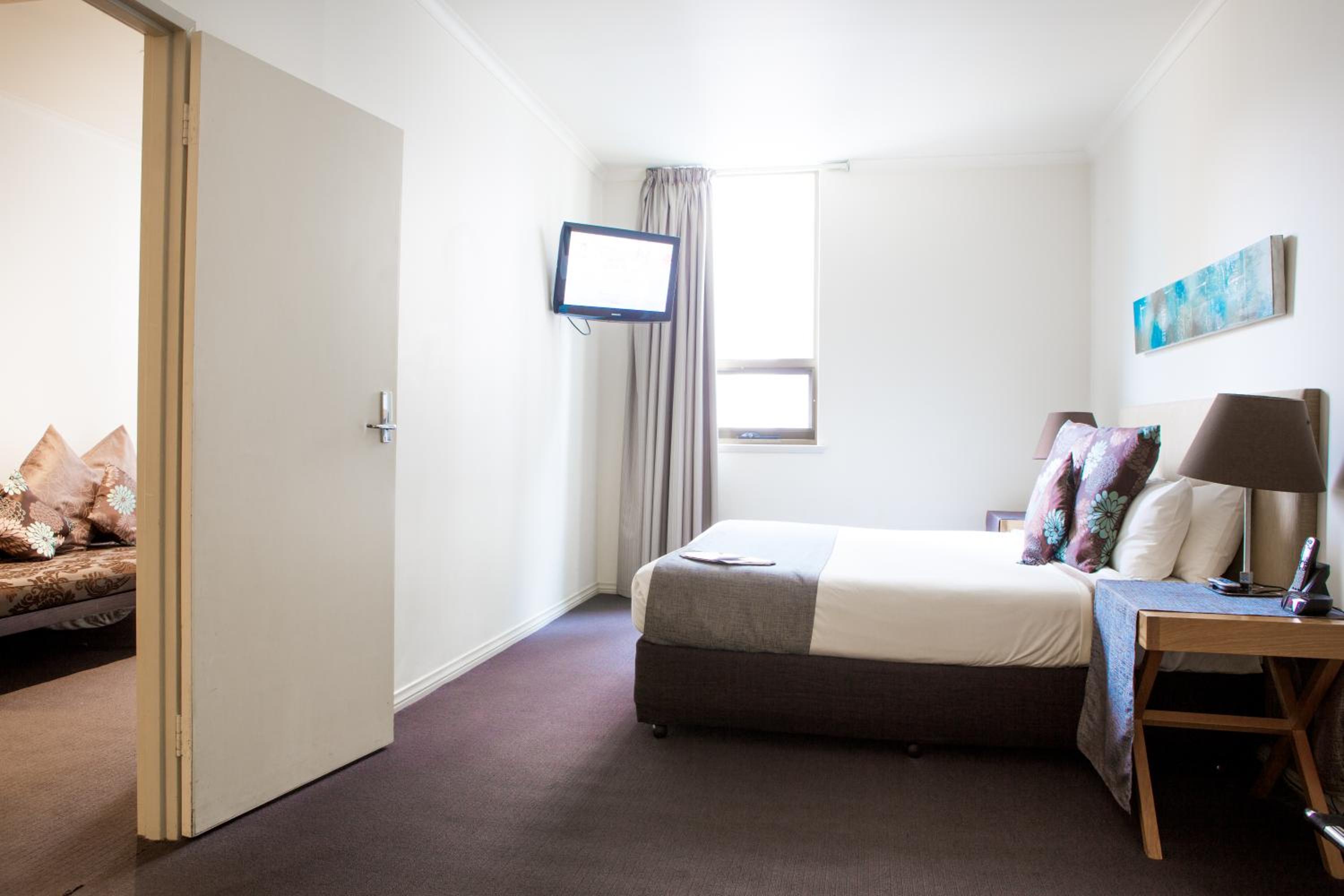 Executive Suite - Photo 4