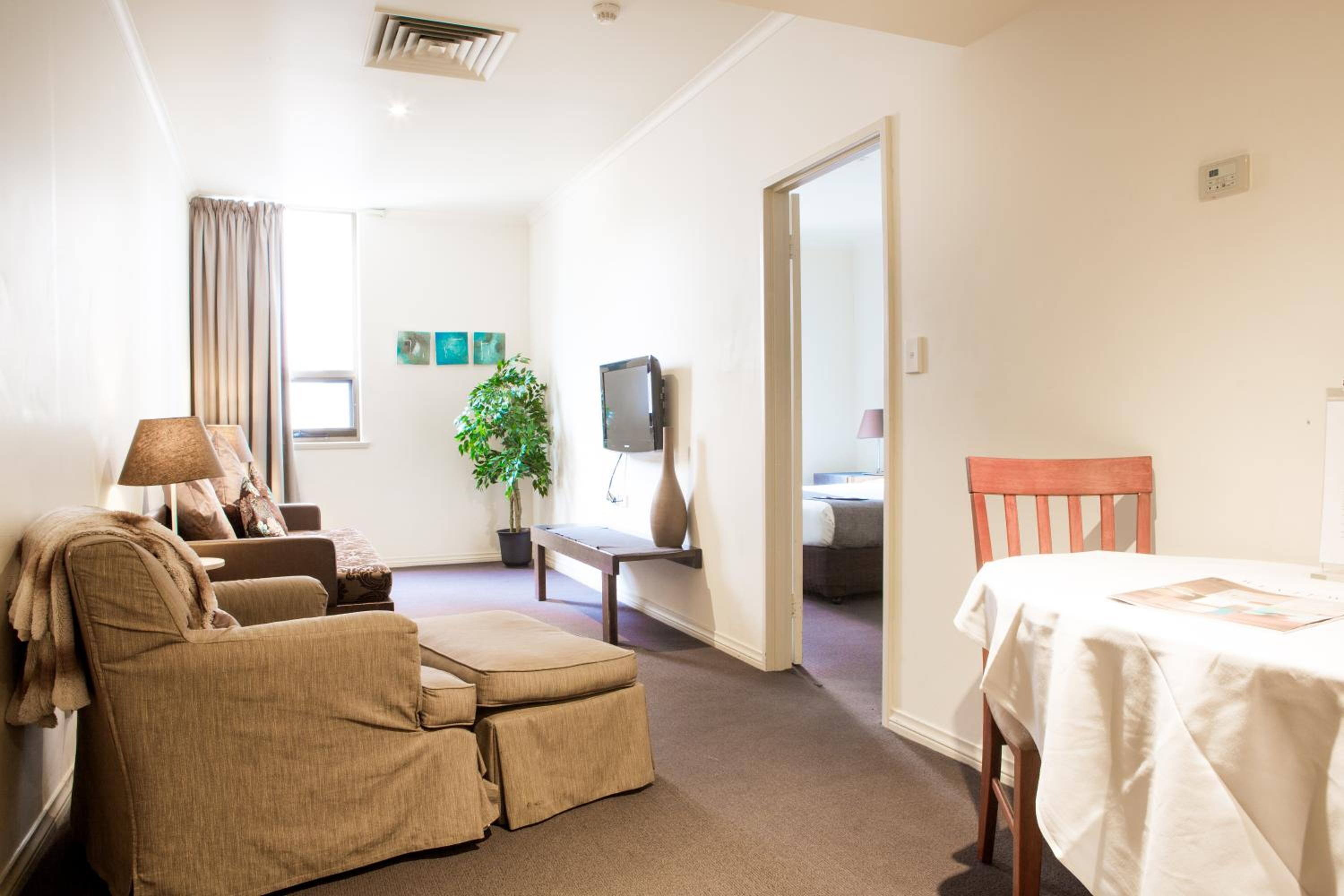 Executive Suite - Photo 3