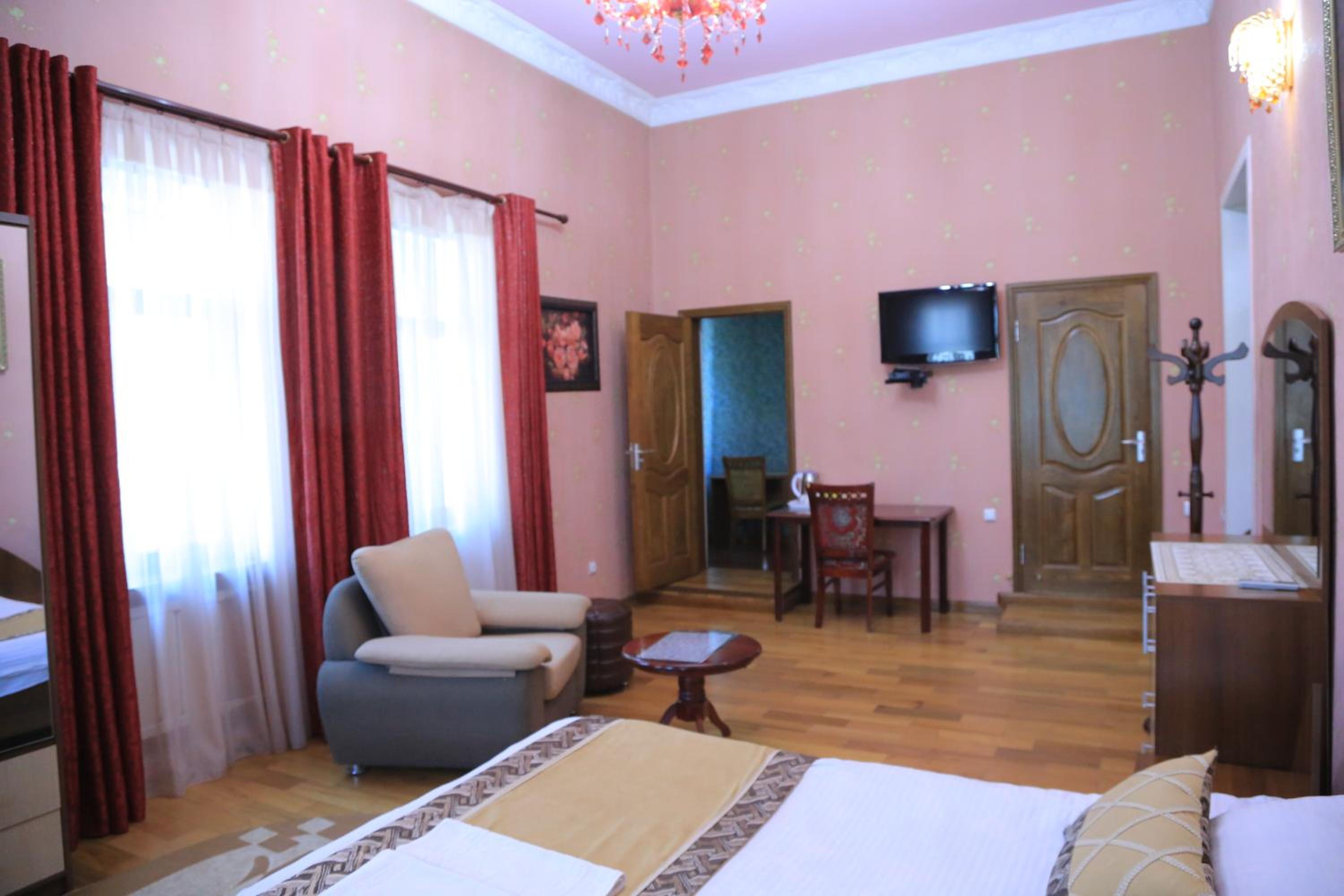 Large Double Room photo 2