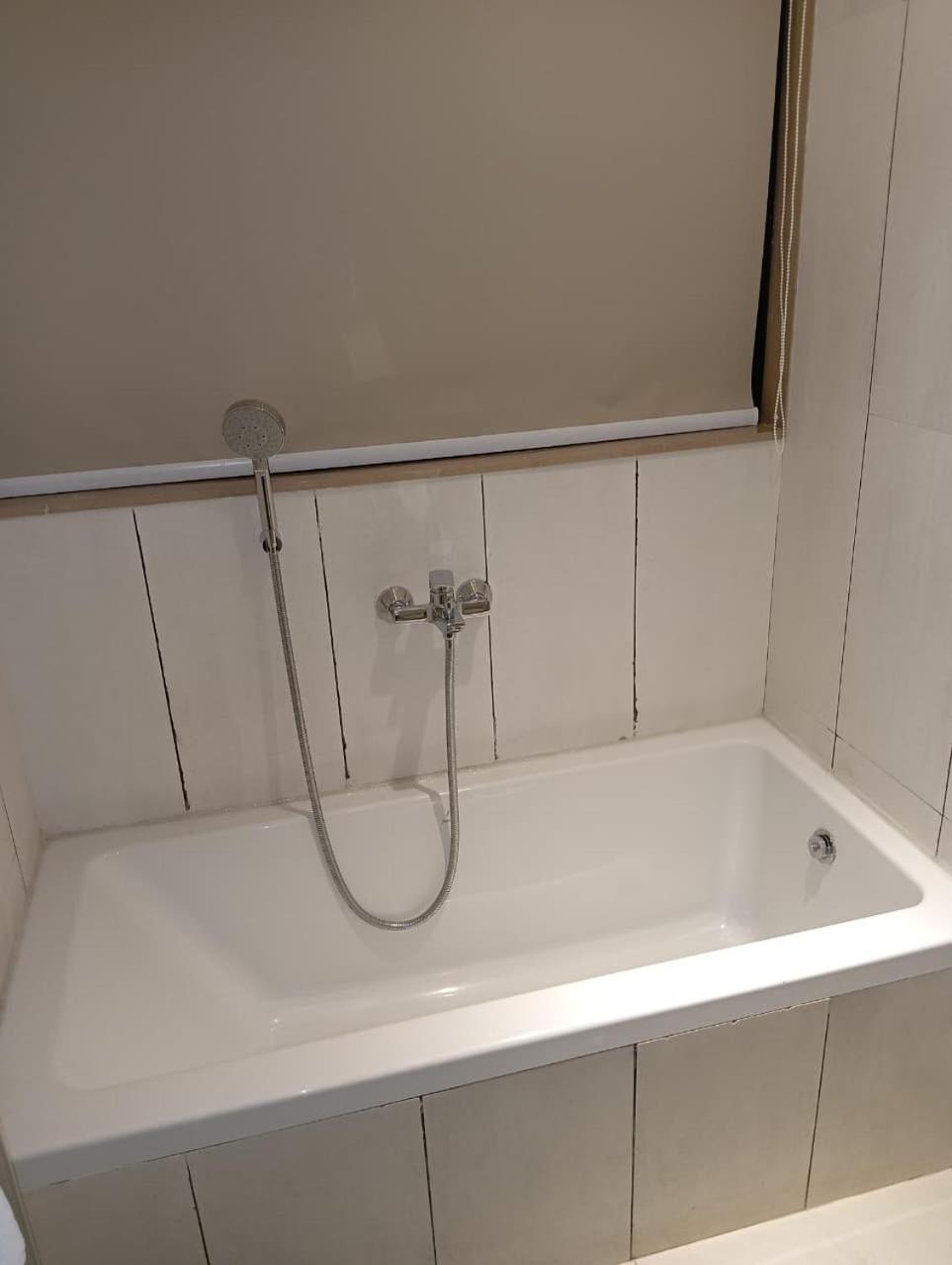 Deluxe Double Room with Bath - Photo 2