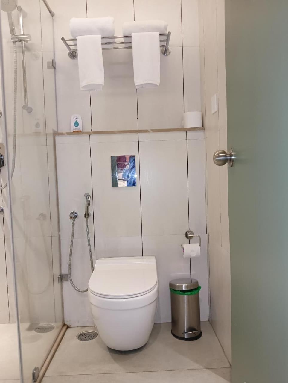 Deluxe Double Room with Bath - Photo 3