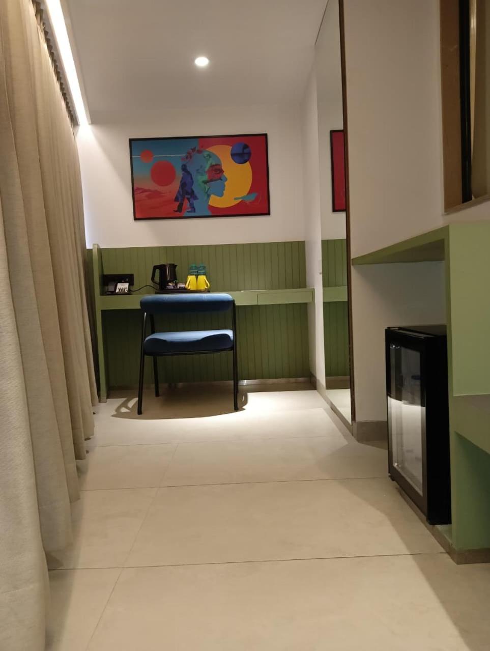 Deluxe Double Room with Bath - Photo 5