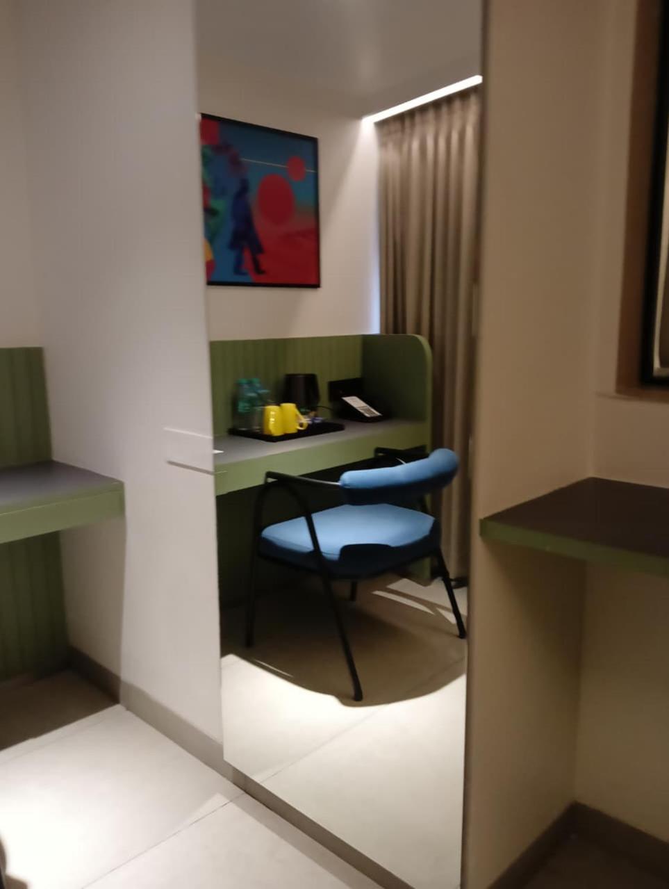 Deluxe Double Room with Bath - Photo 9