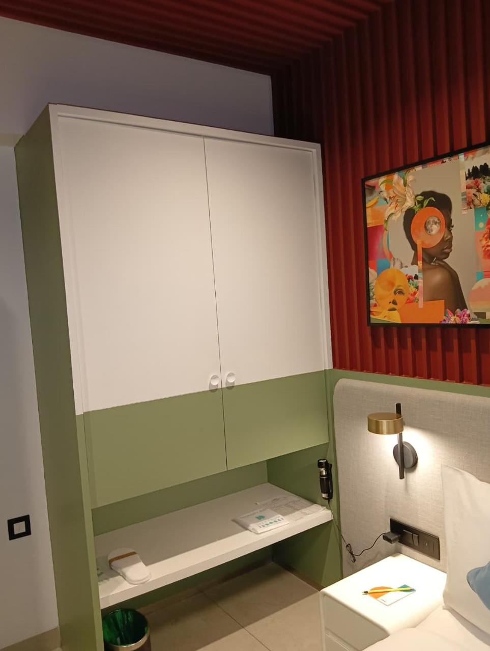 Deluxe Double Room with Bath - Photo 14