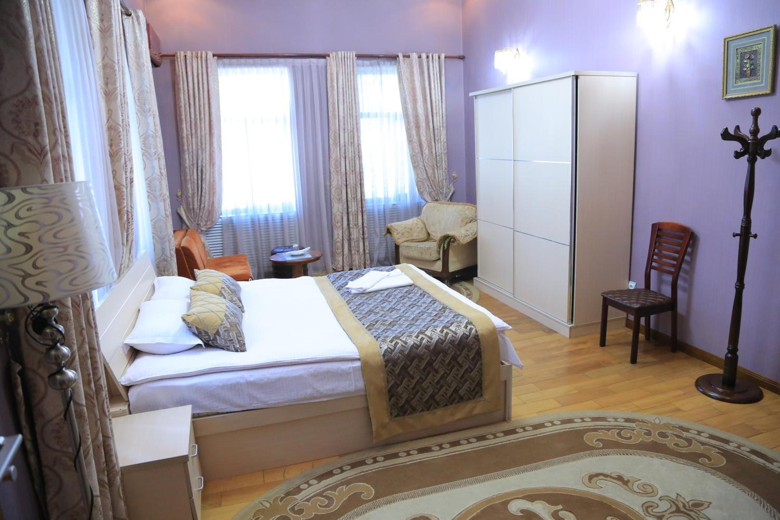 Deluxe Room (2 Adults + 1 Child) photo 2