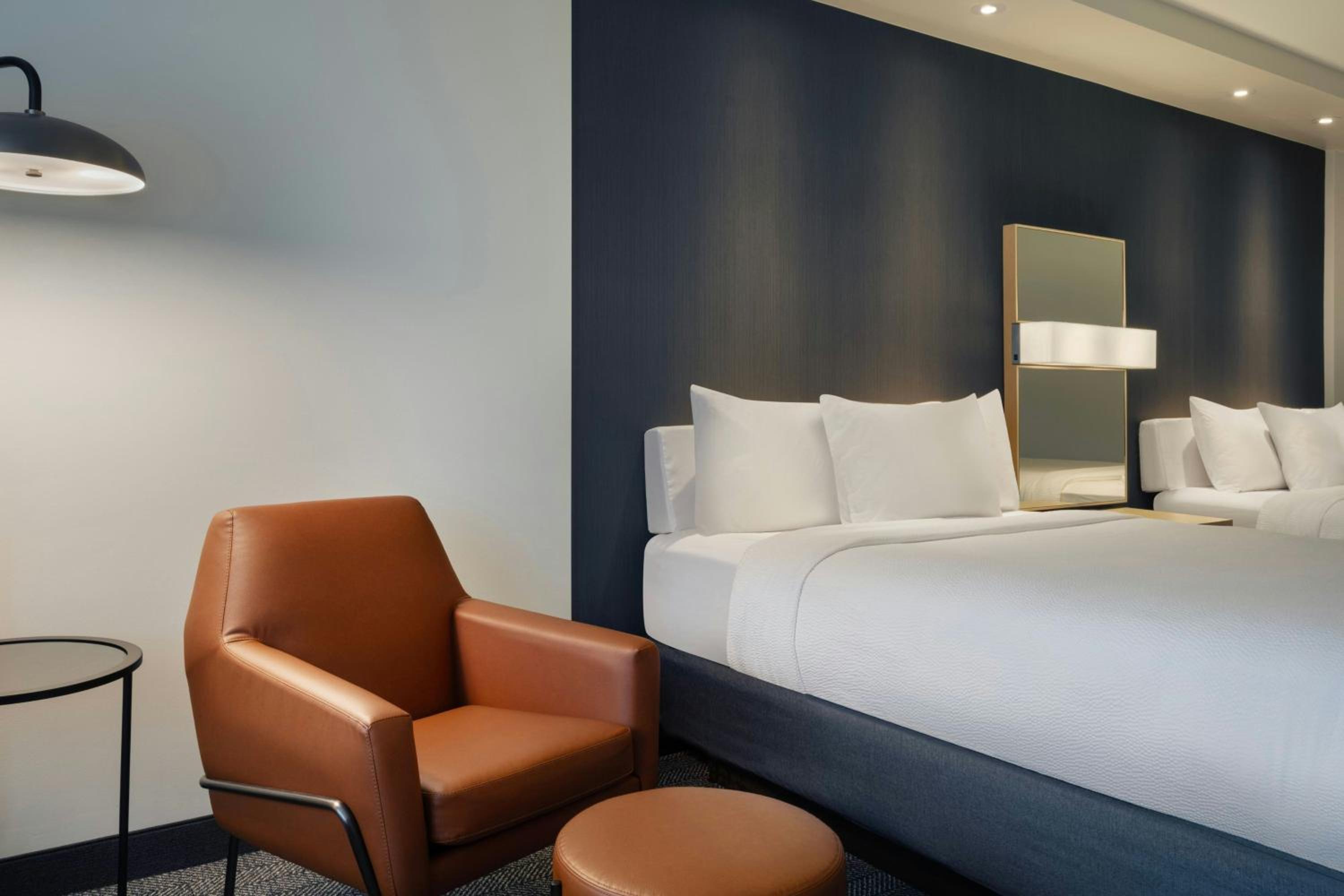 Queen Room with Two Queen Beds and Roll-In Shower - Mobility Access photo 3