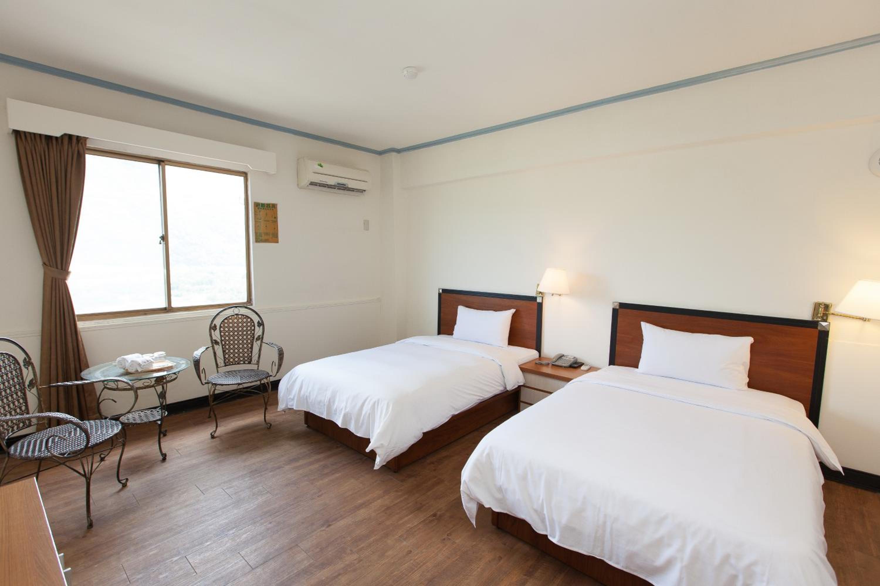 Twin Room - Photo 3