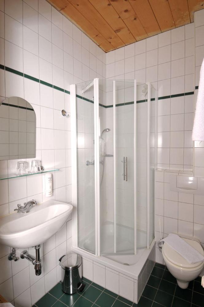 Double or Twin Room - Photo 5