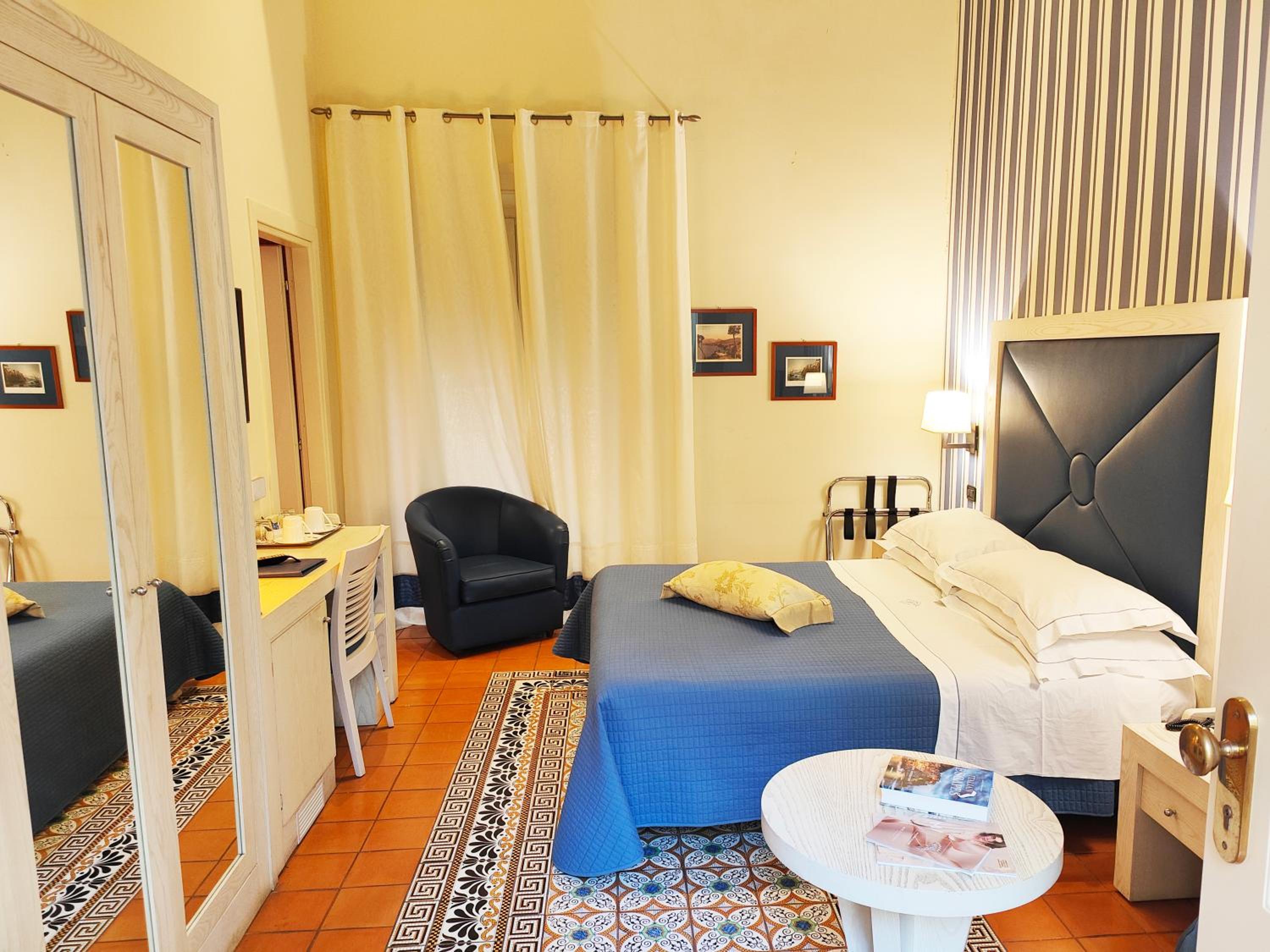 Standard Double Room photo 3