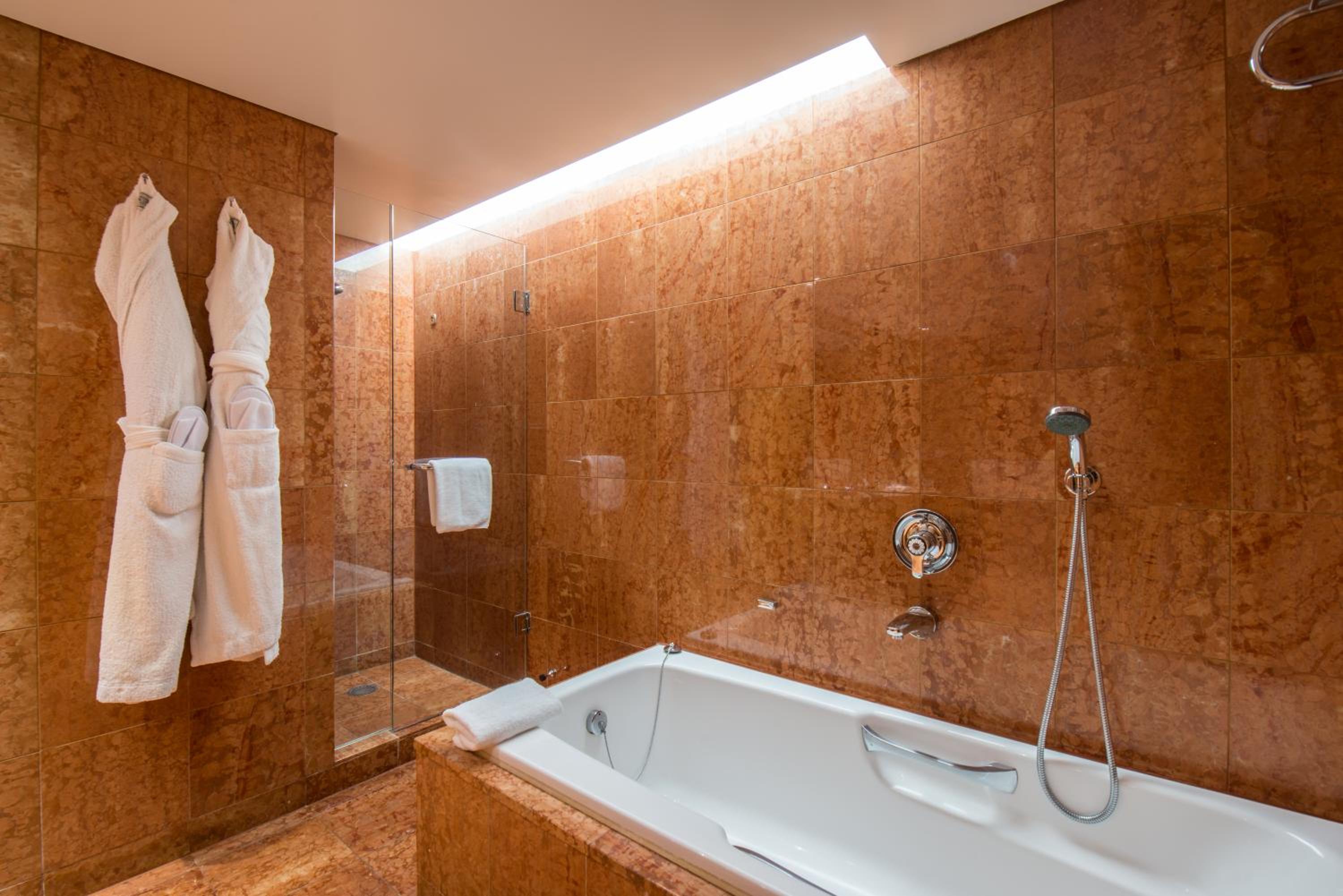 Junior King Suite - Photo 6