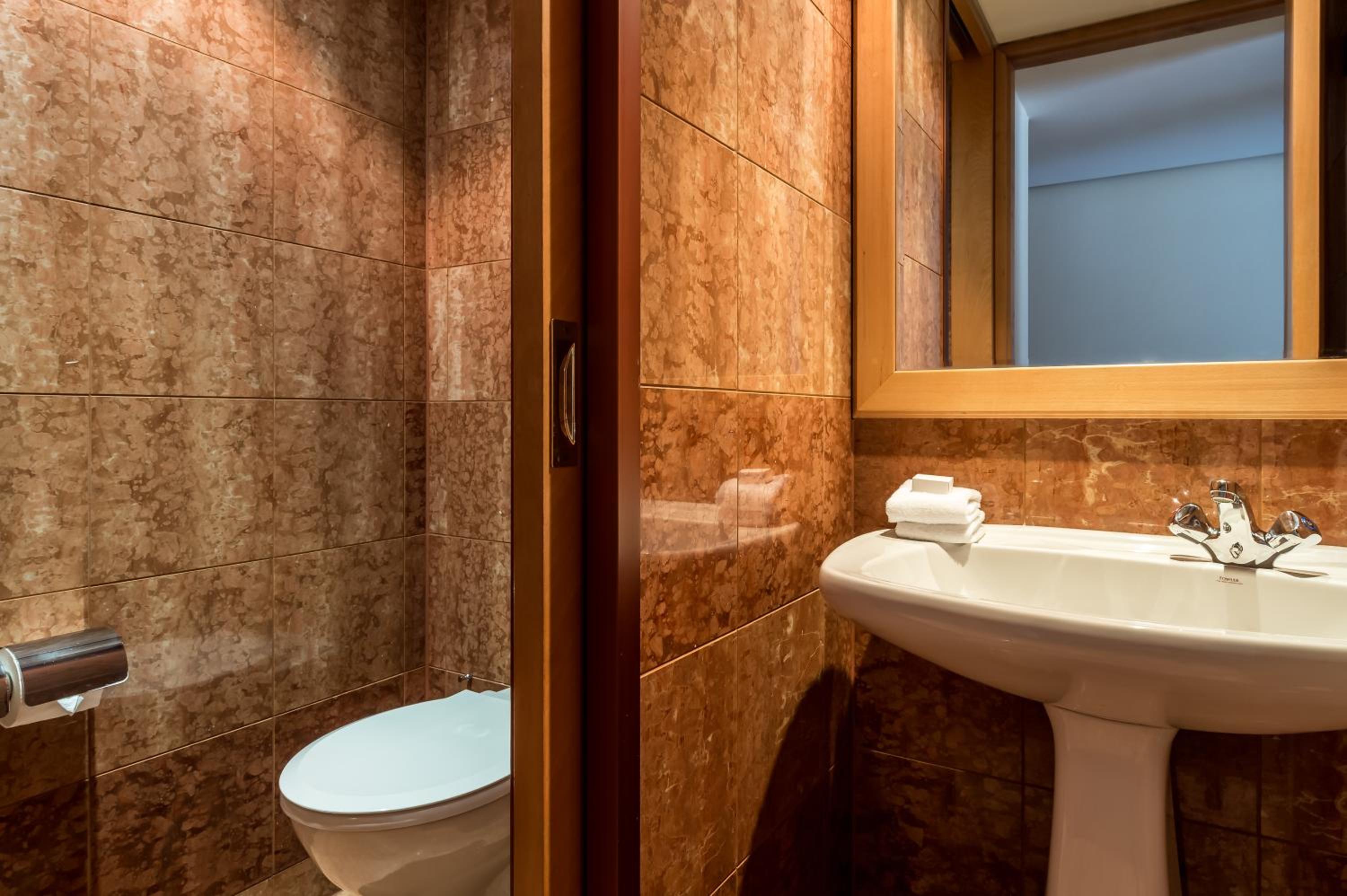 M Suite with Club Access - Photo 9
