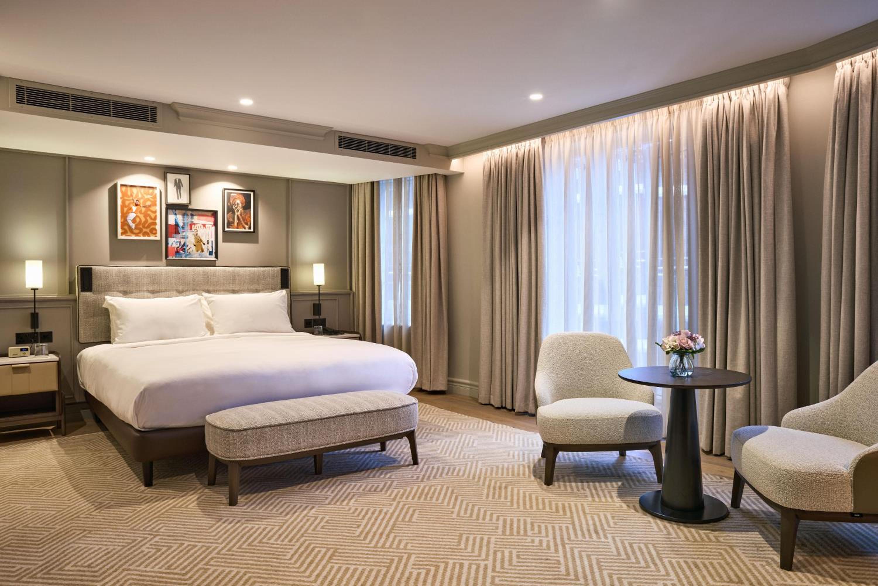 One Bedroom Suite with Terrace - City View photo 3