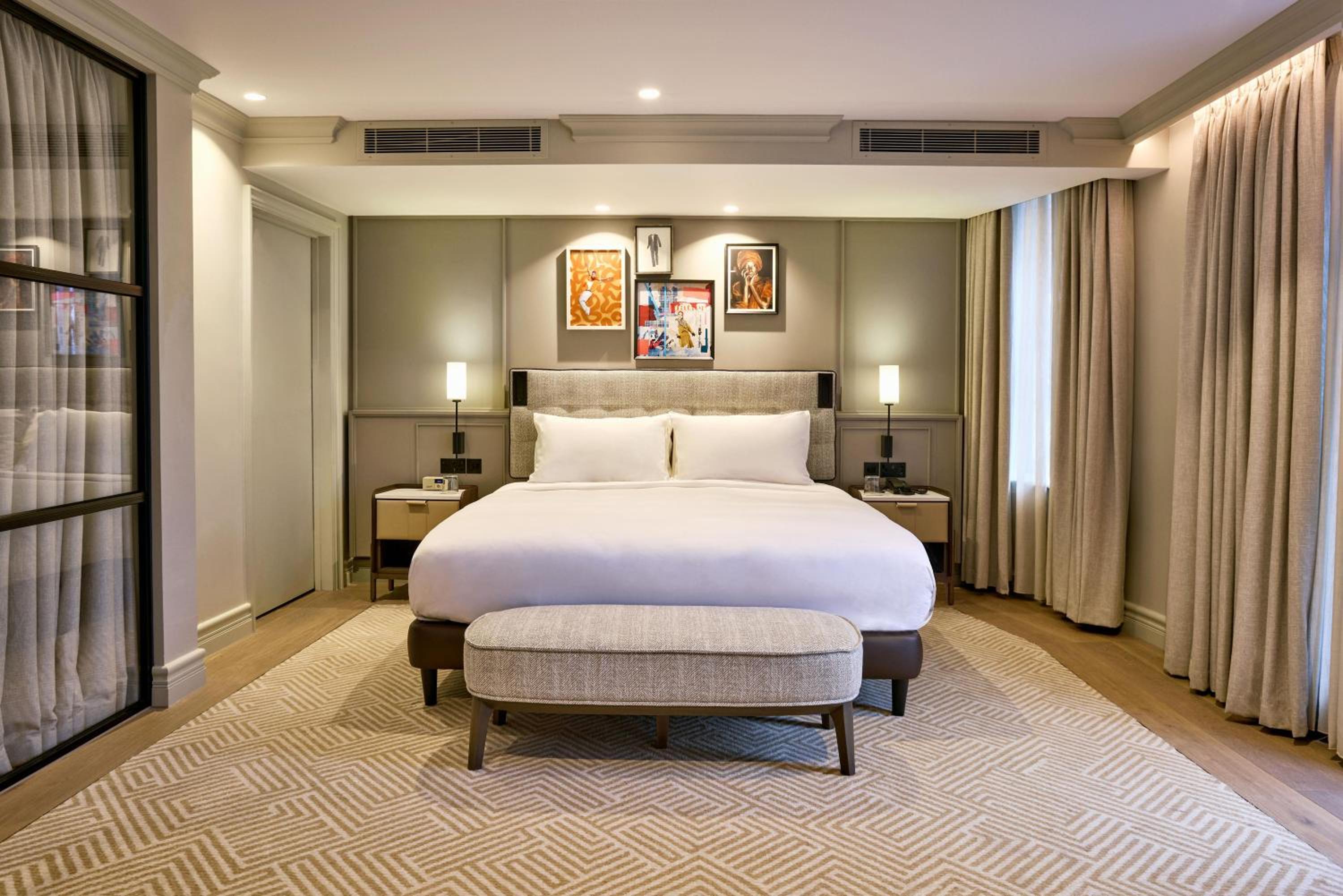 One Bedroom Suite with Terrace - City View photo 1