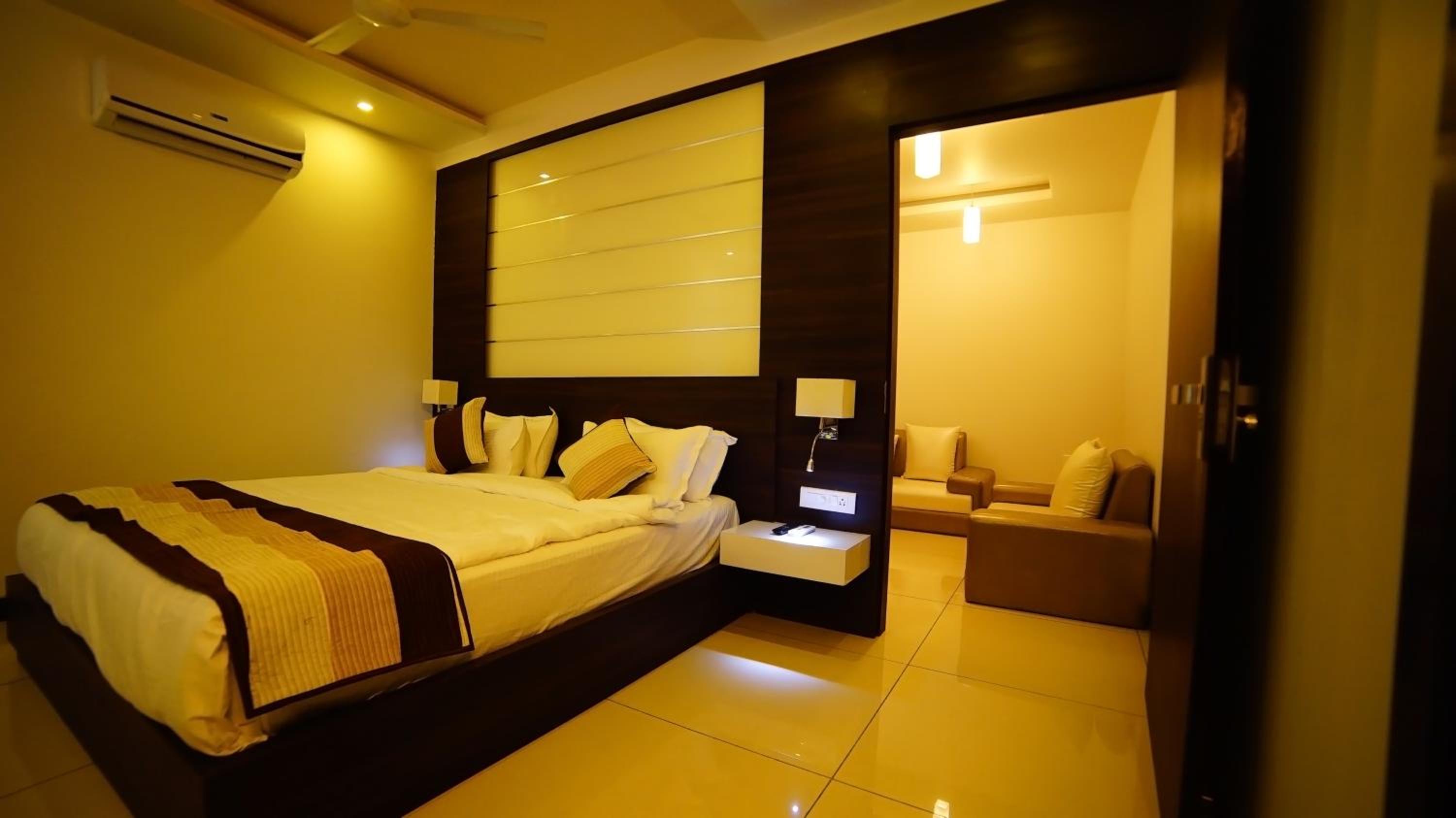 Executive Suite - Photo 1