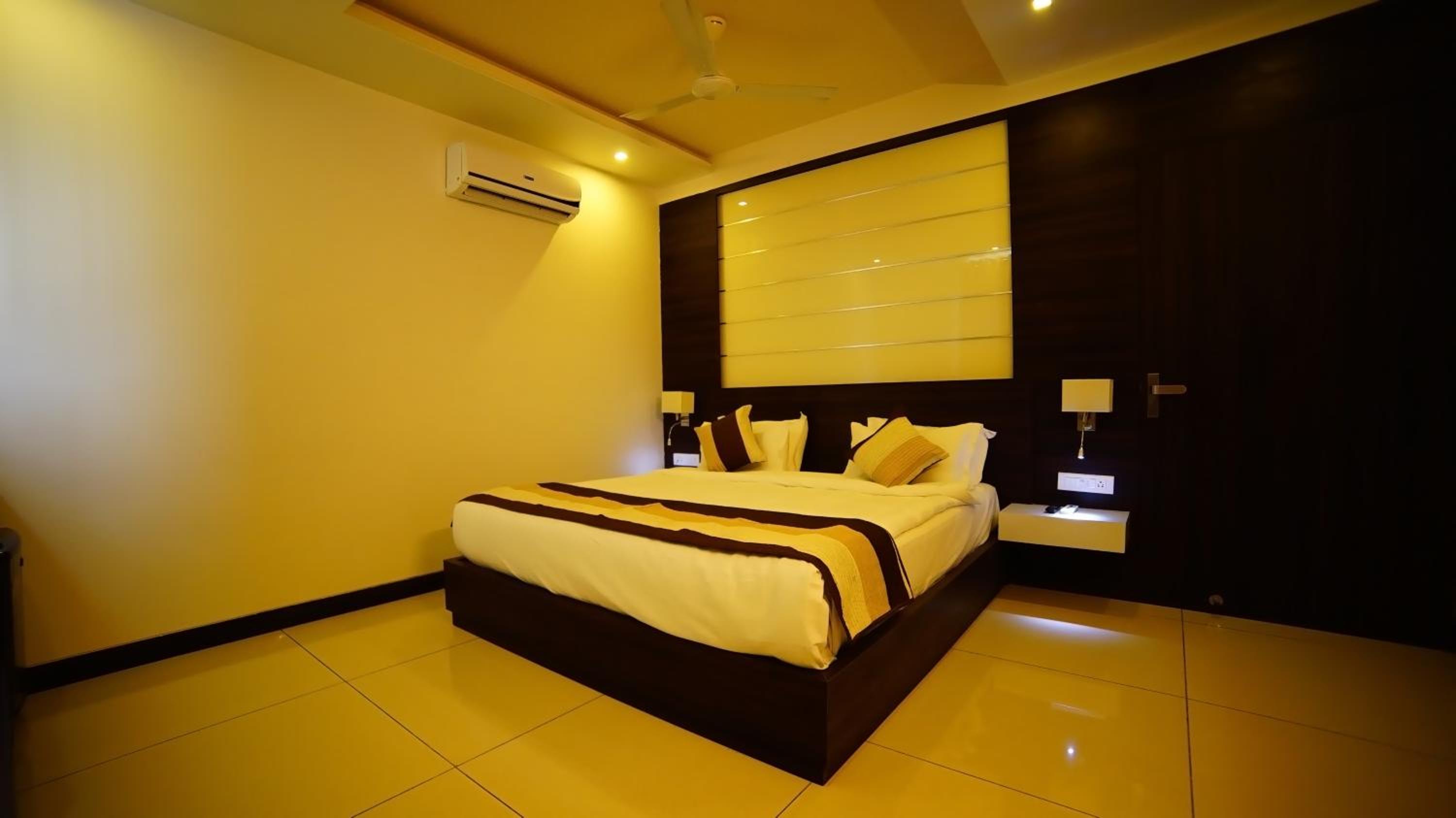 Executive Suite - Photo 5