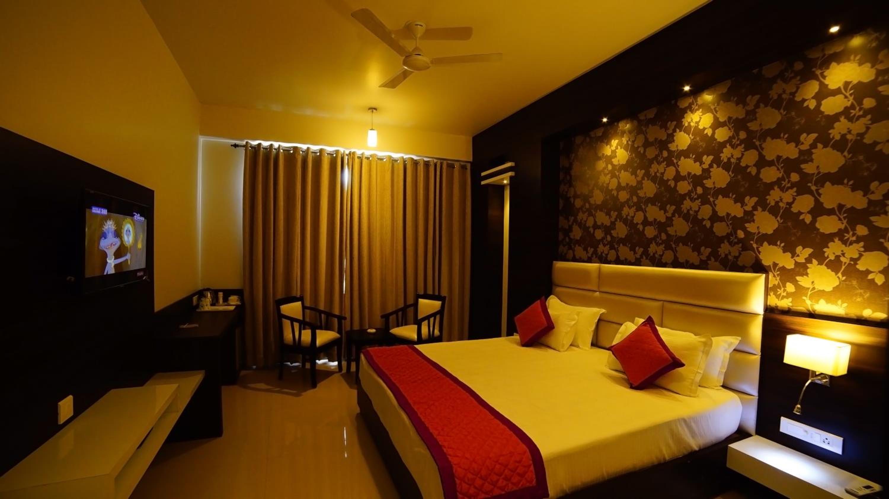 Deluxe Room - Photo 2