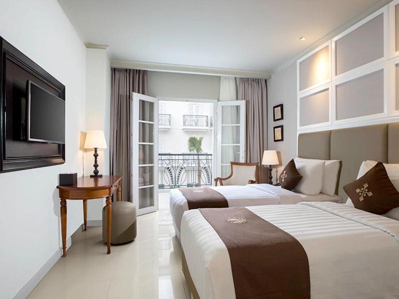 Deluxe Twin Room with Pool View - Photo 1
