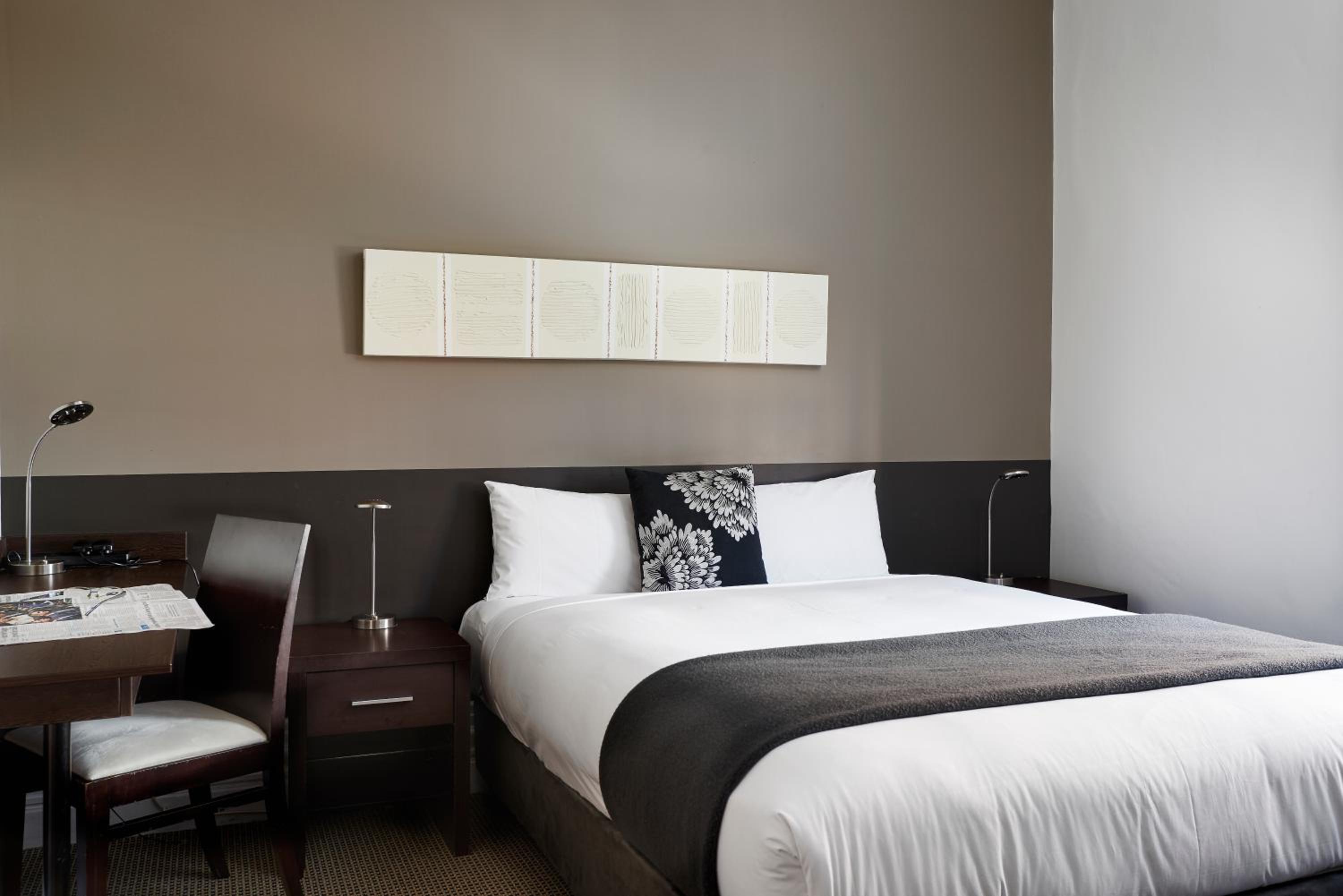 Standard Queen Room