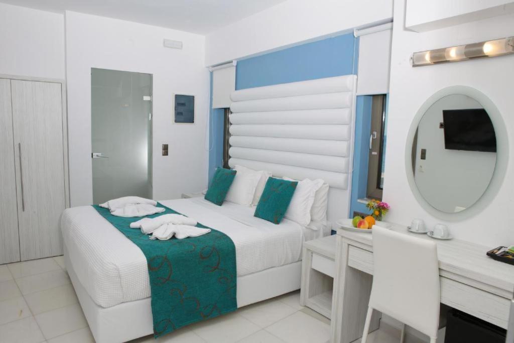 Deluxe Double or Twin Room with Sea View - Photo 1