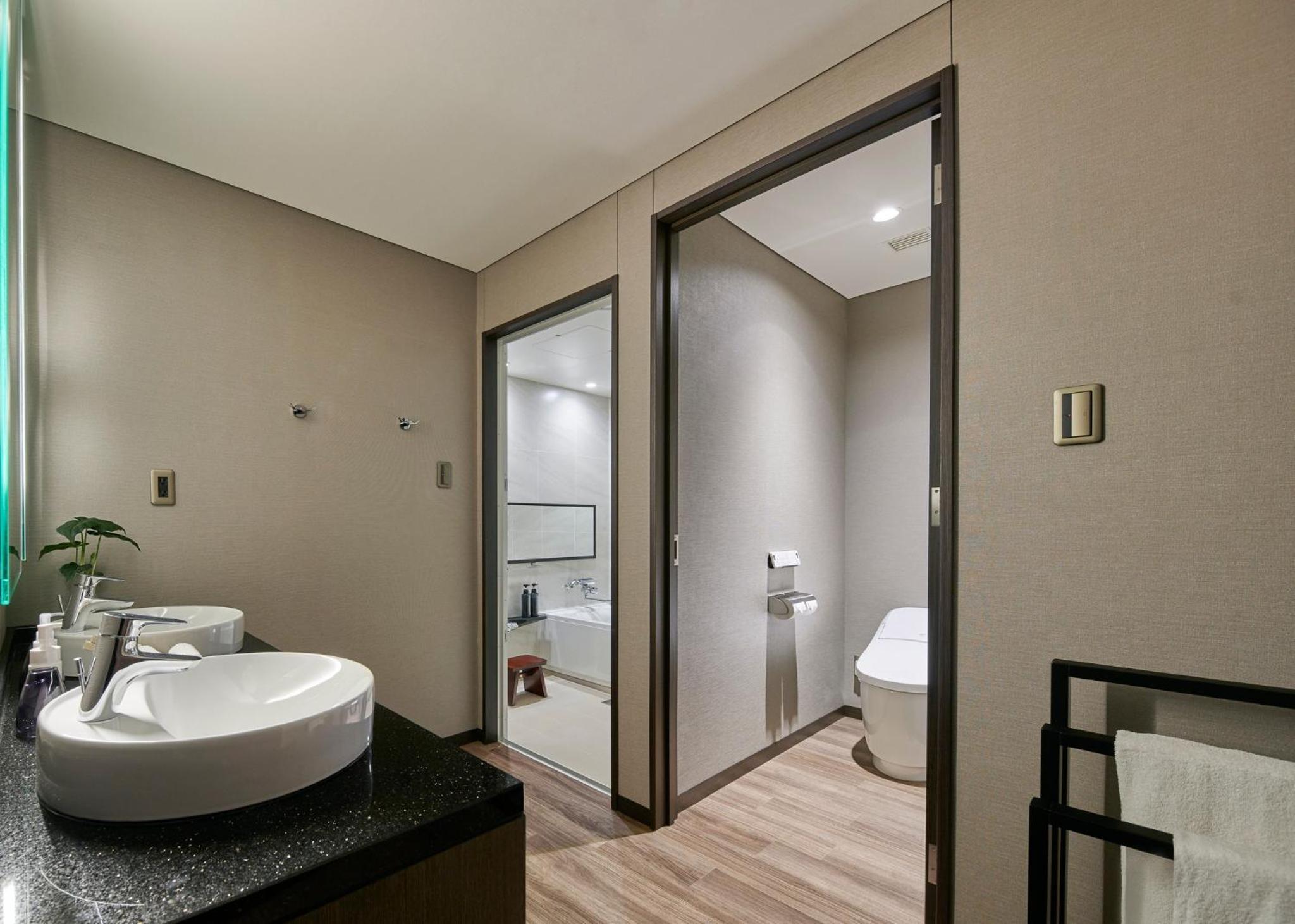 Two-Bedroom King Suite - Photo 2