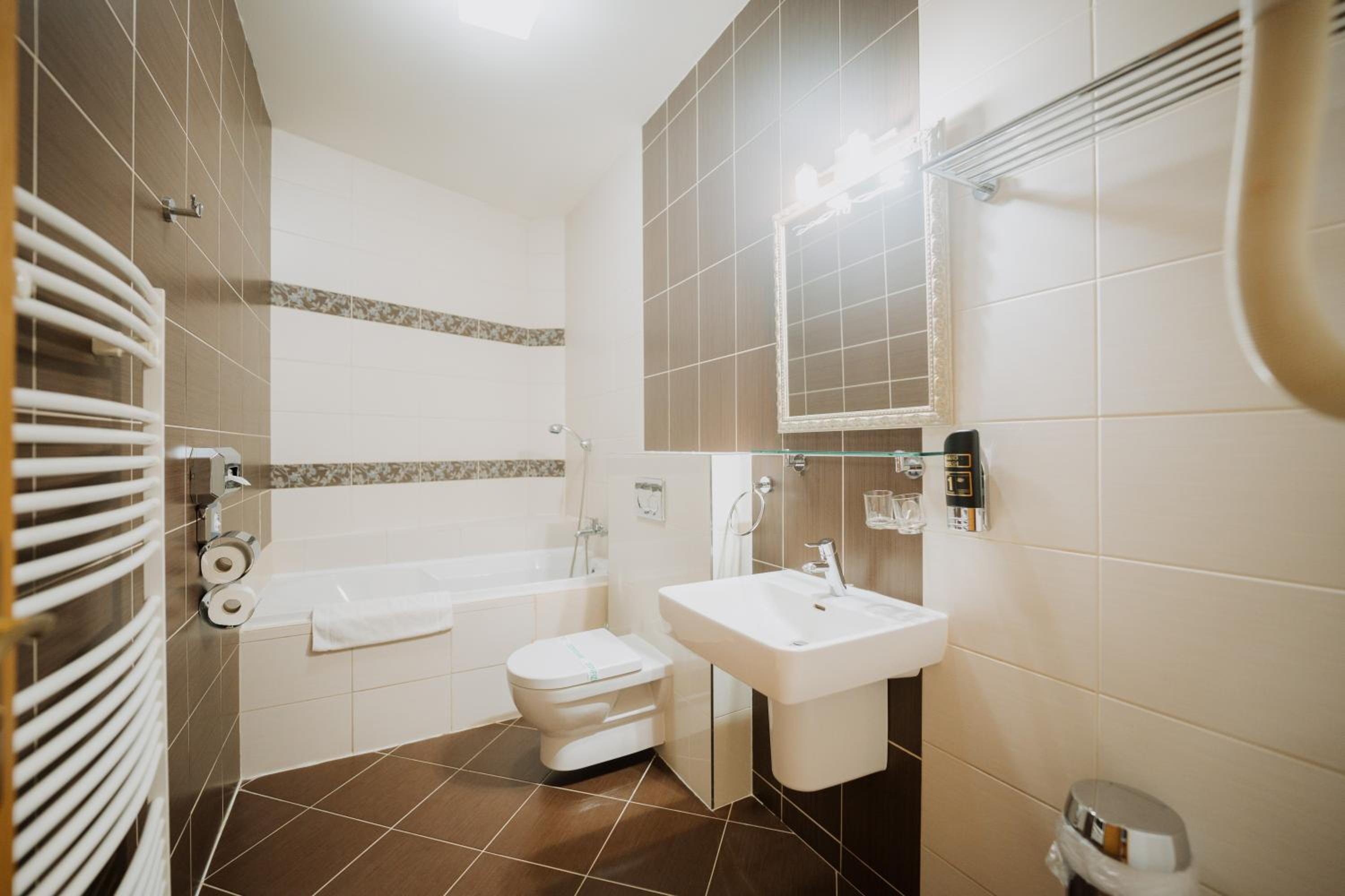 Deluxe Double Room with Bath photo 3