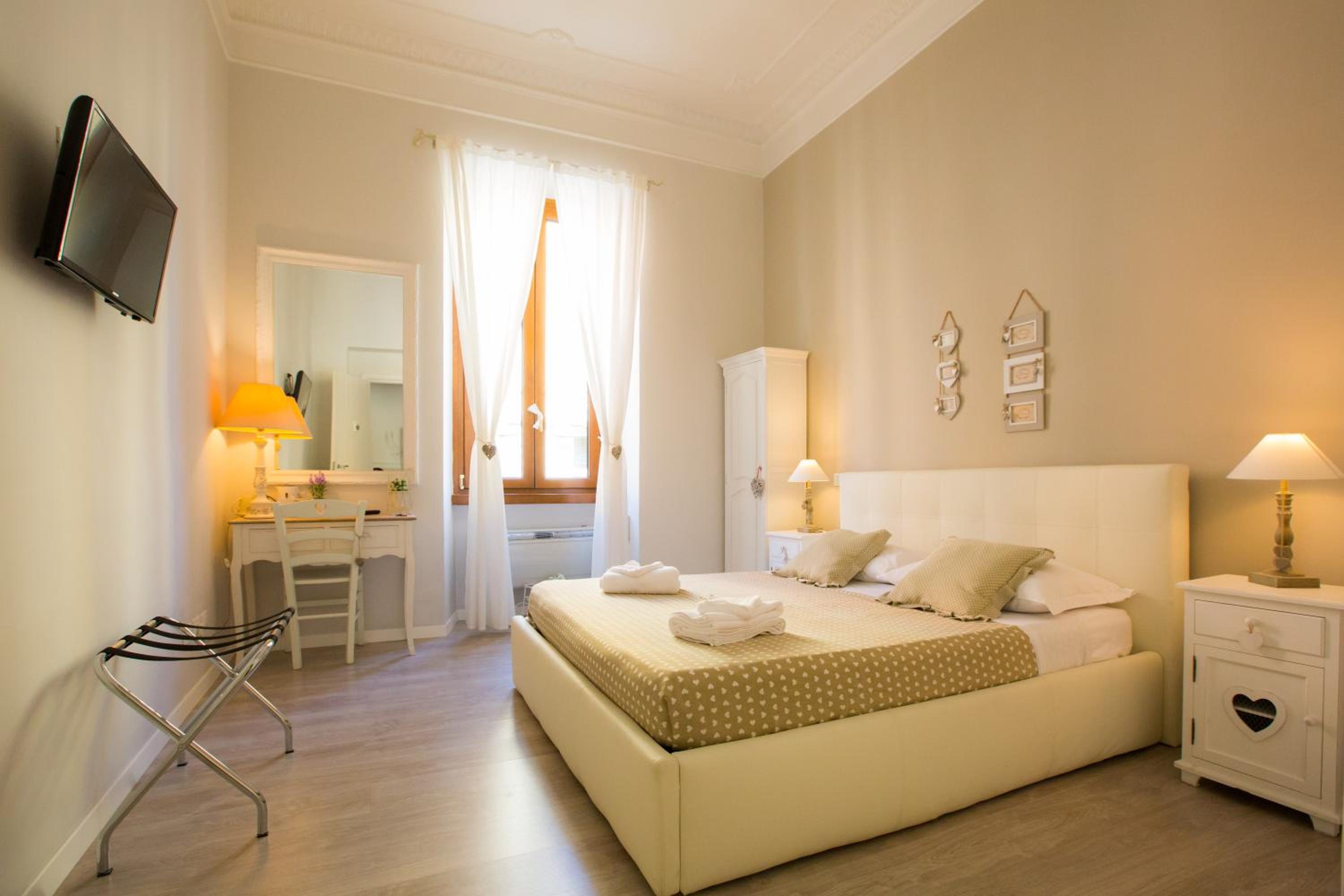 Double Room with Private External Bathroom - 1 photo 3