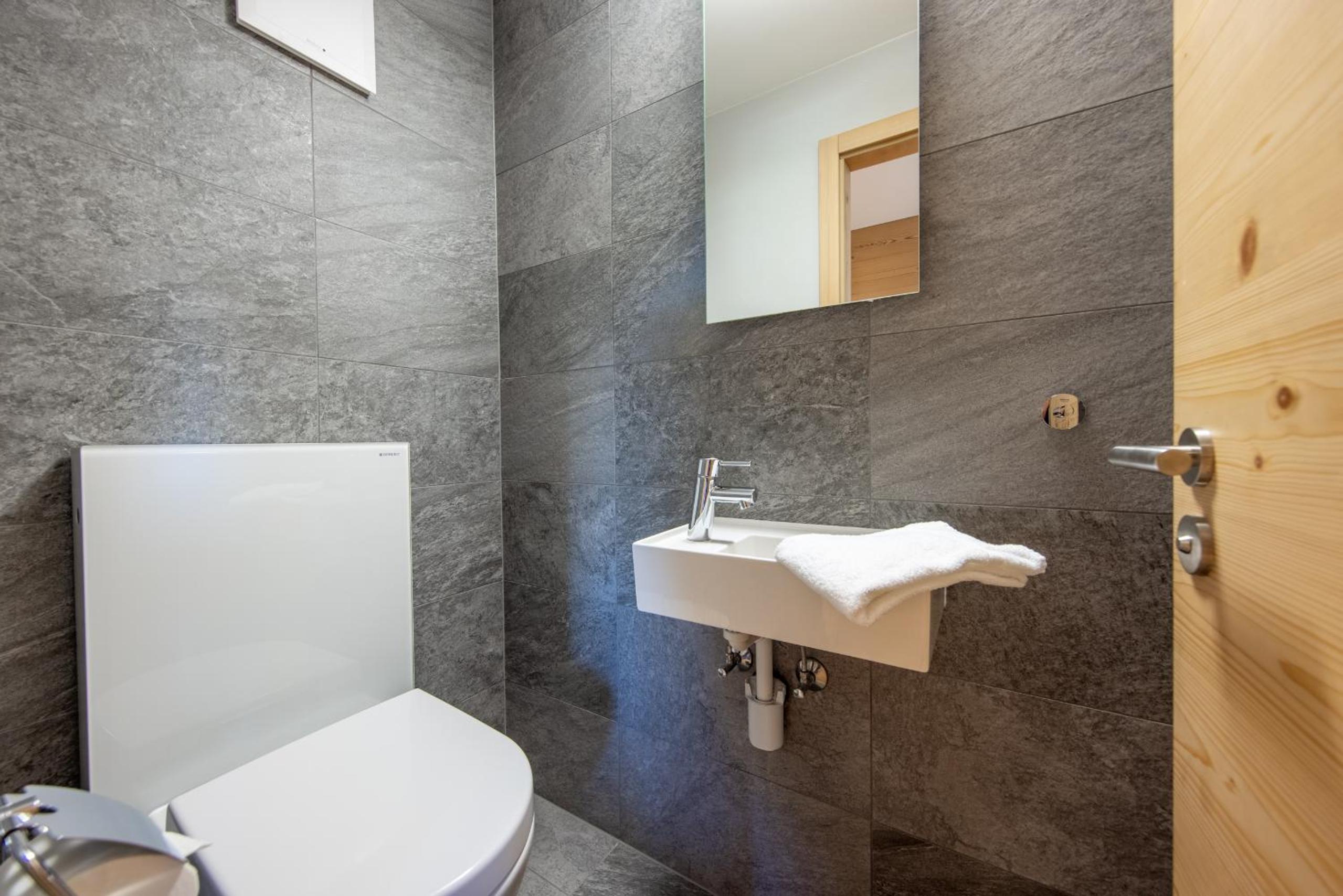 Two-Bedroom Apartment (6 People) photo 2