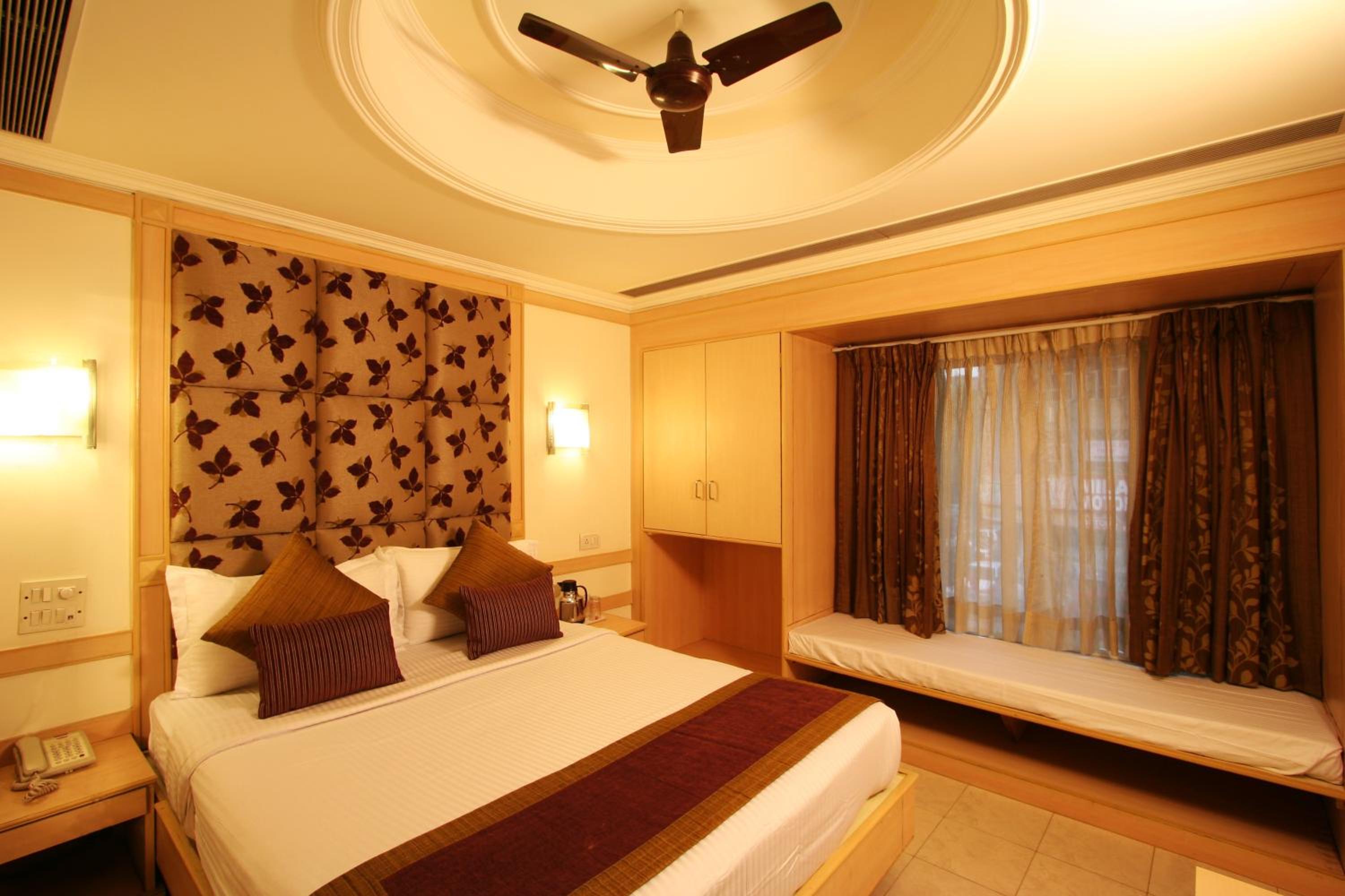 Deluxe Room ( annexure building ) - Photo 9