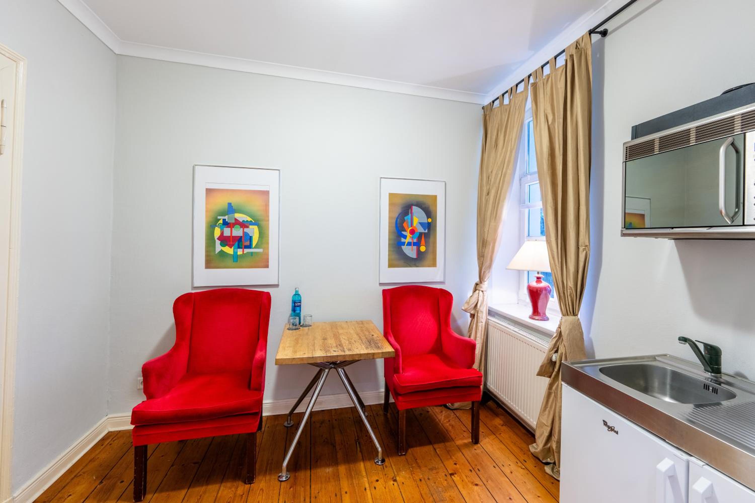 Apartment photo 3