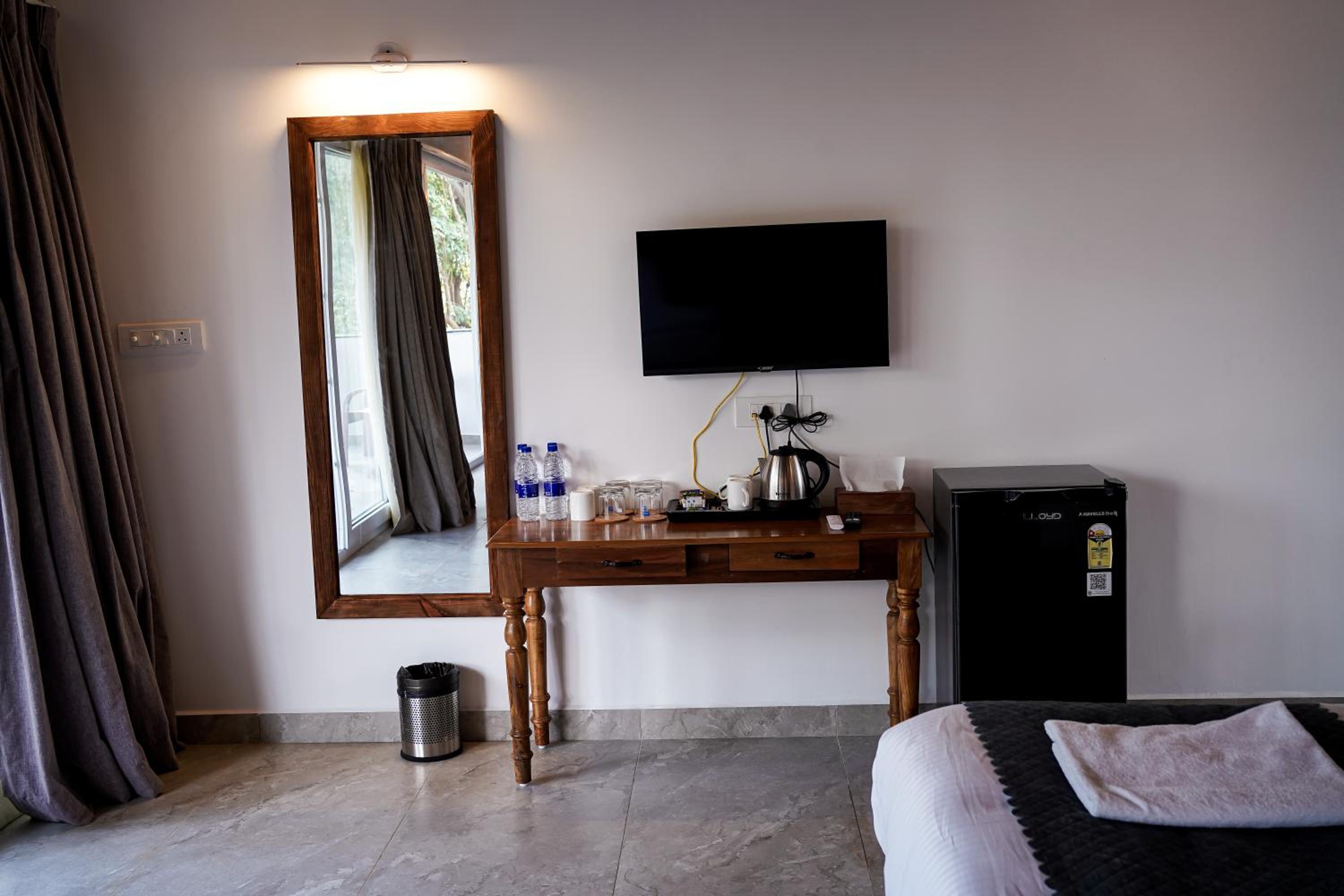 Family Room with Balcony - Photo 9