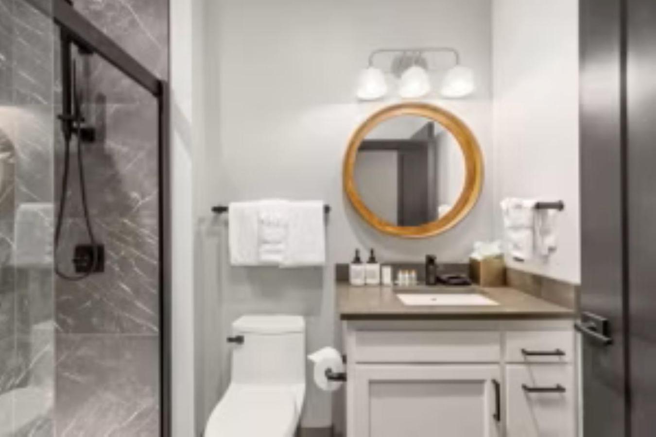 Two-Bedroom Suite - Photo 4