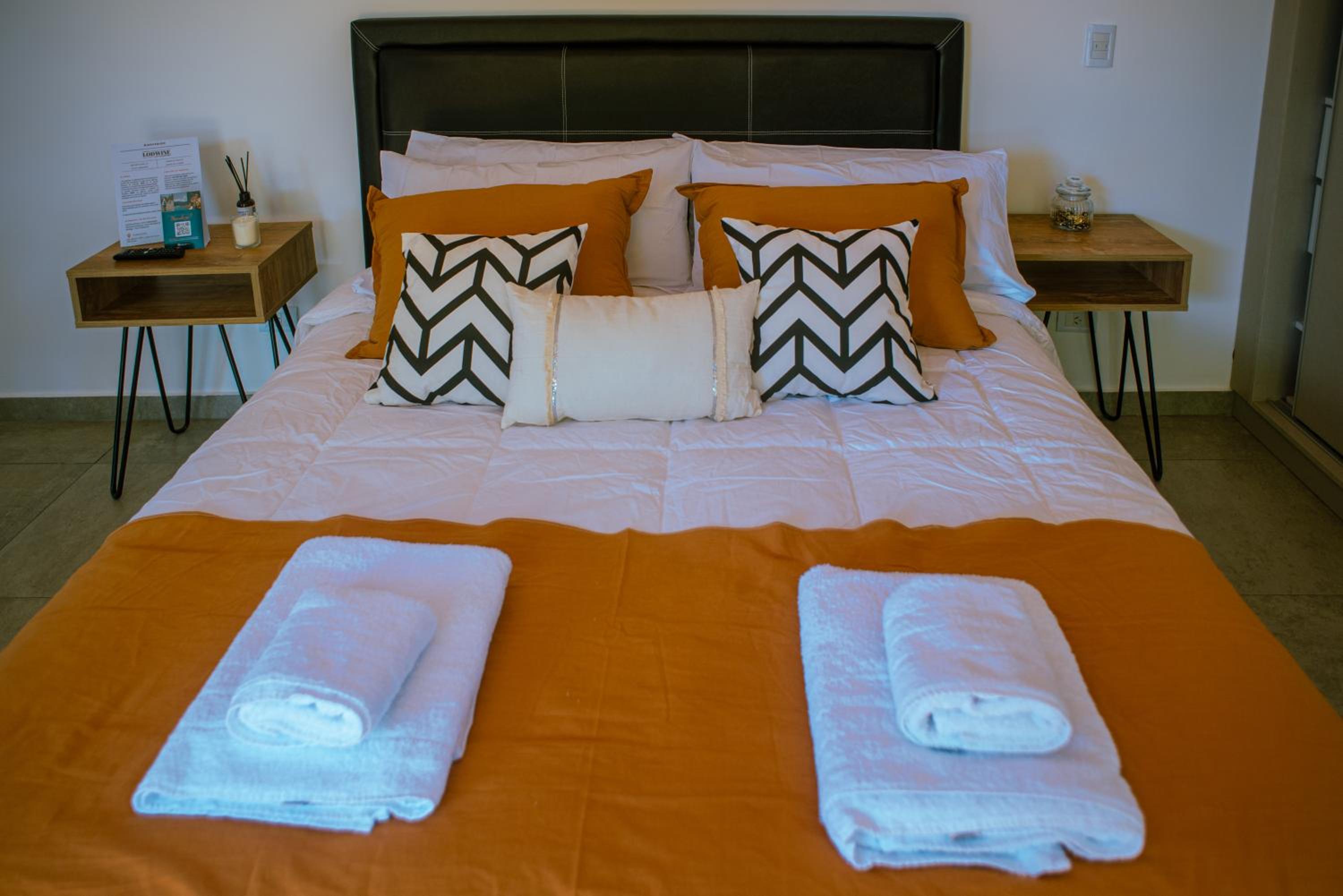 Studio Apartment with One Double Bed photo 3
