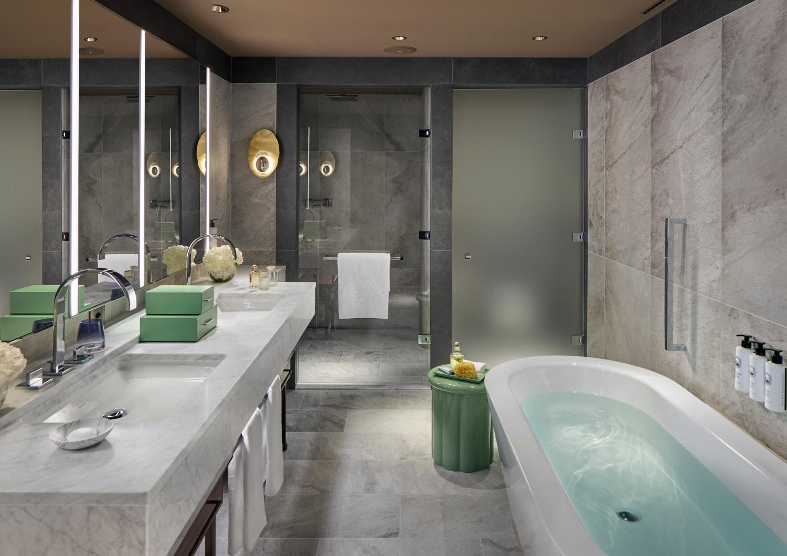 Mandarin Rooftop Suite