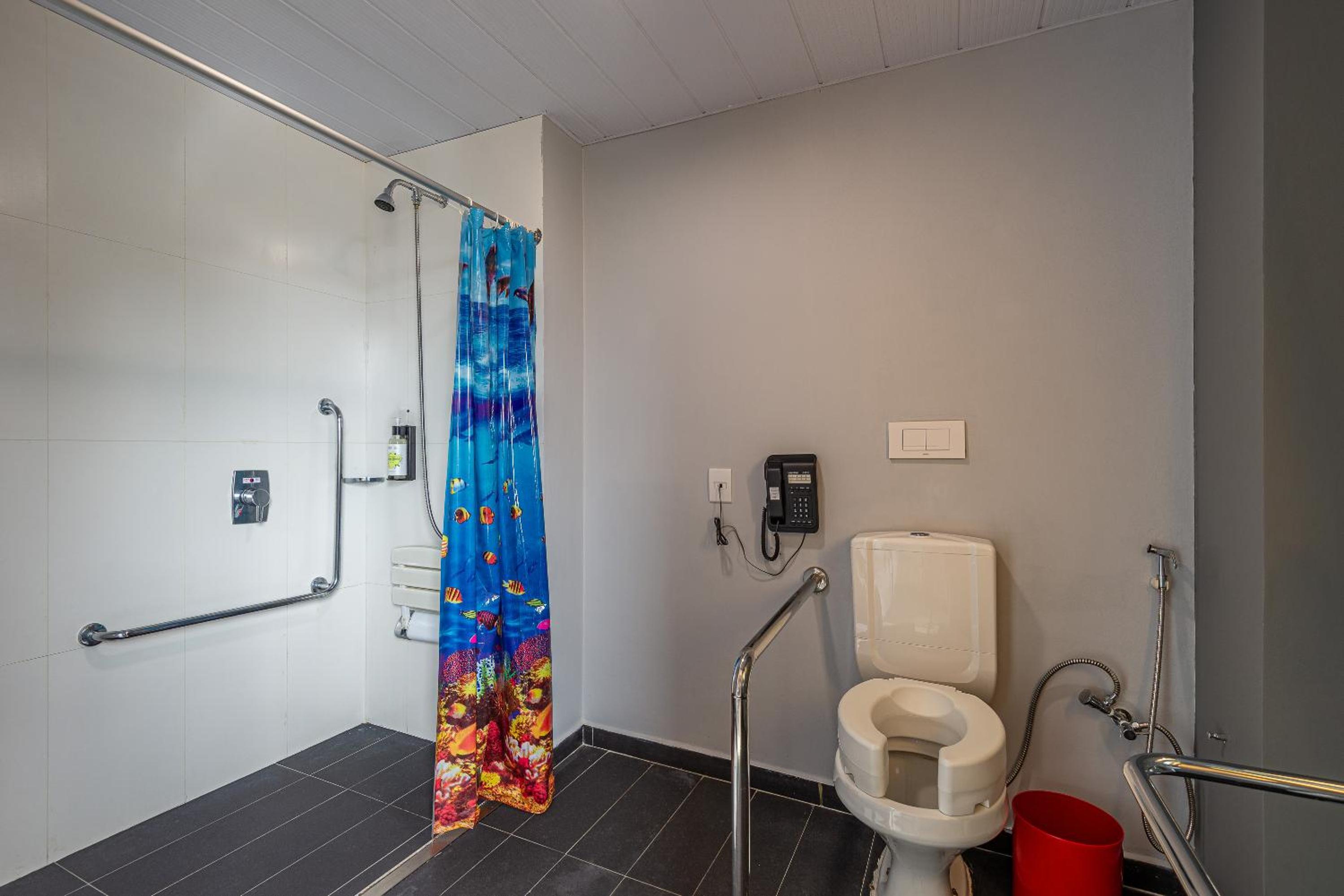 Queen Room - Disability Access photo 1