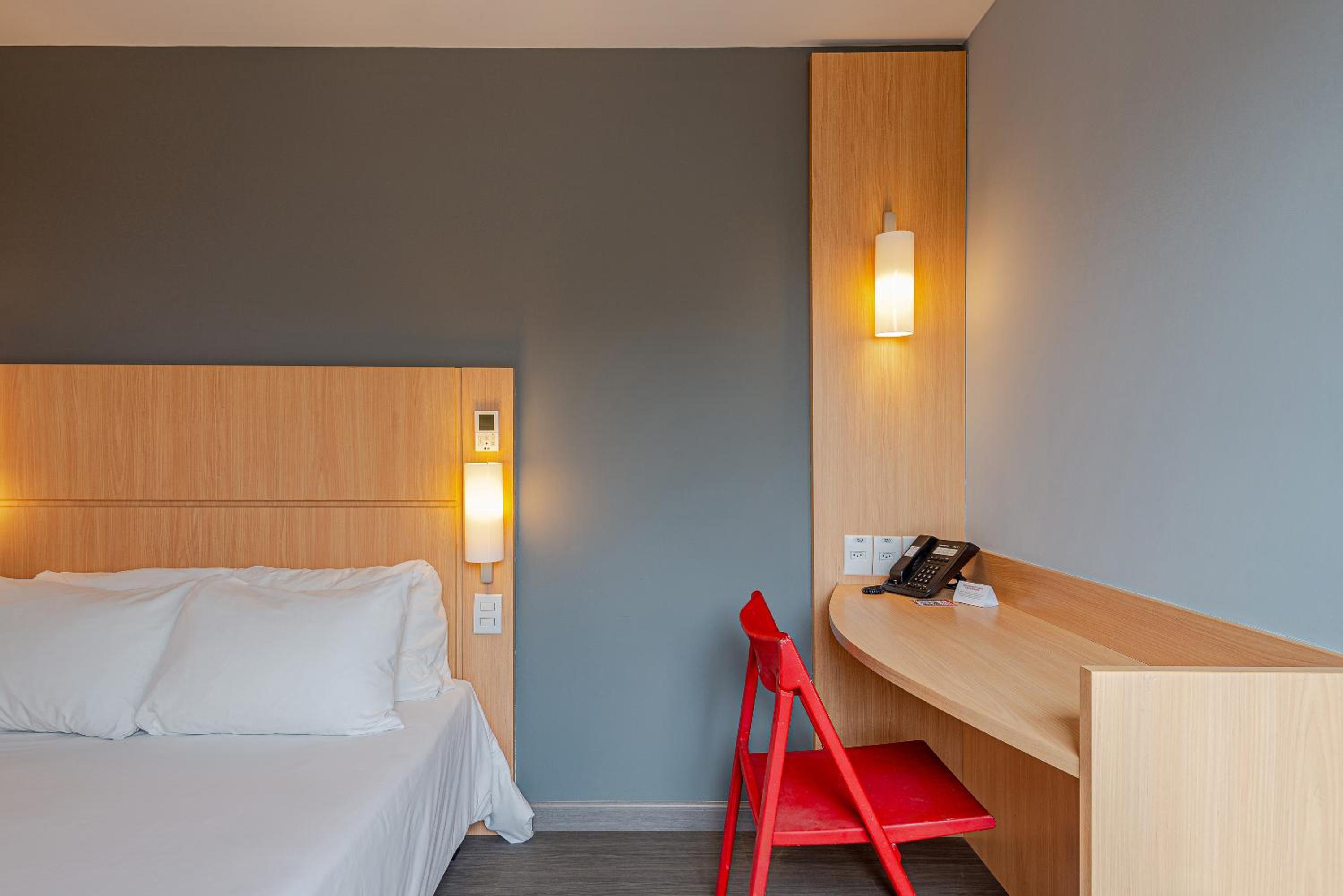 Queen Room - Disability Access photo 3