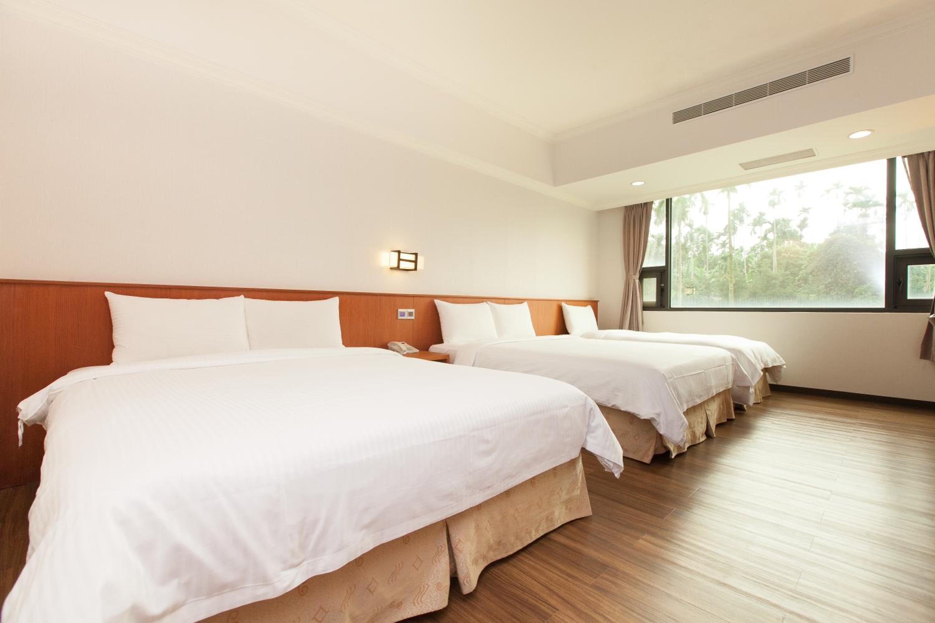 Deluxe Family Suite photo 2
