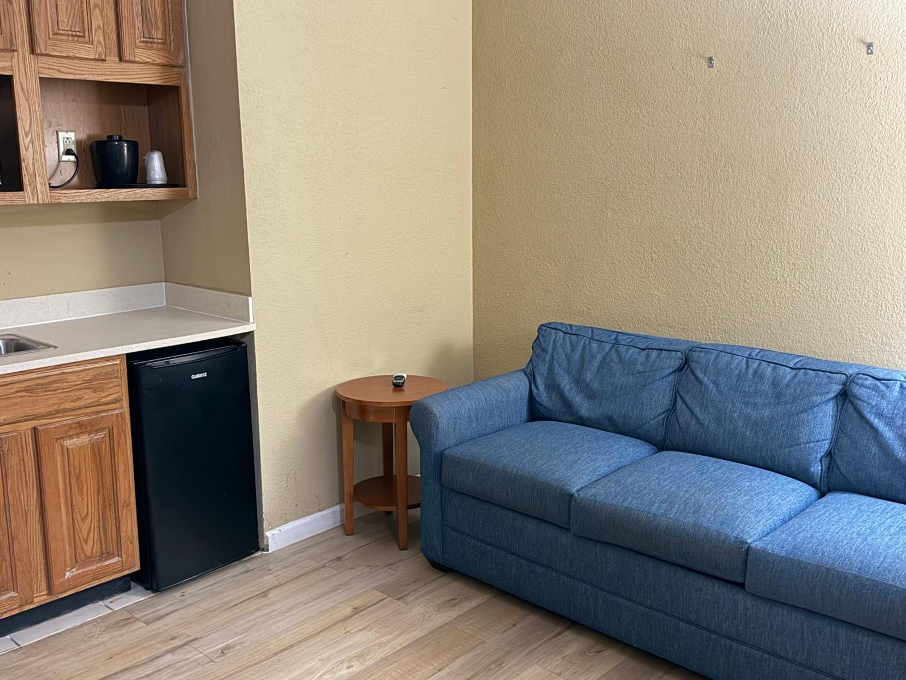 Suite with Two Queen Beds - Non-Smoking - Photo 2