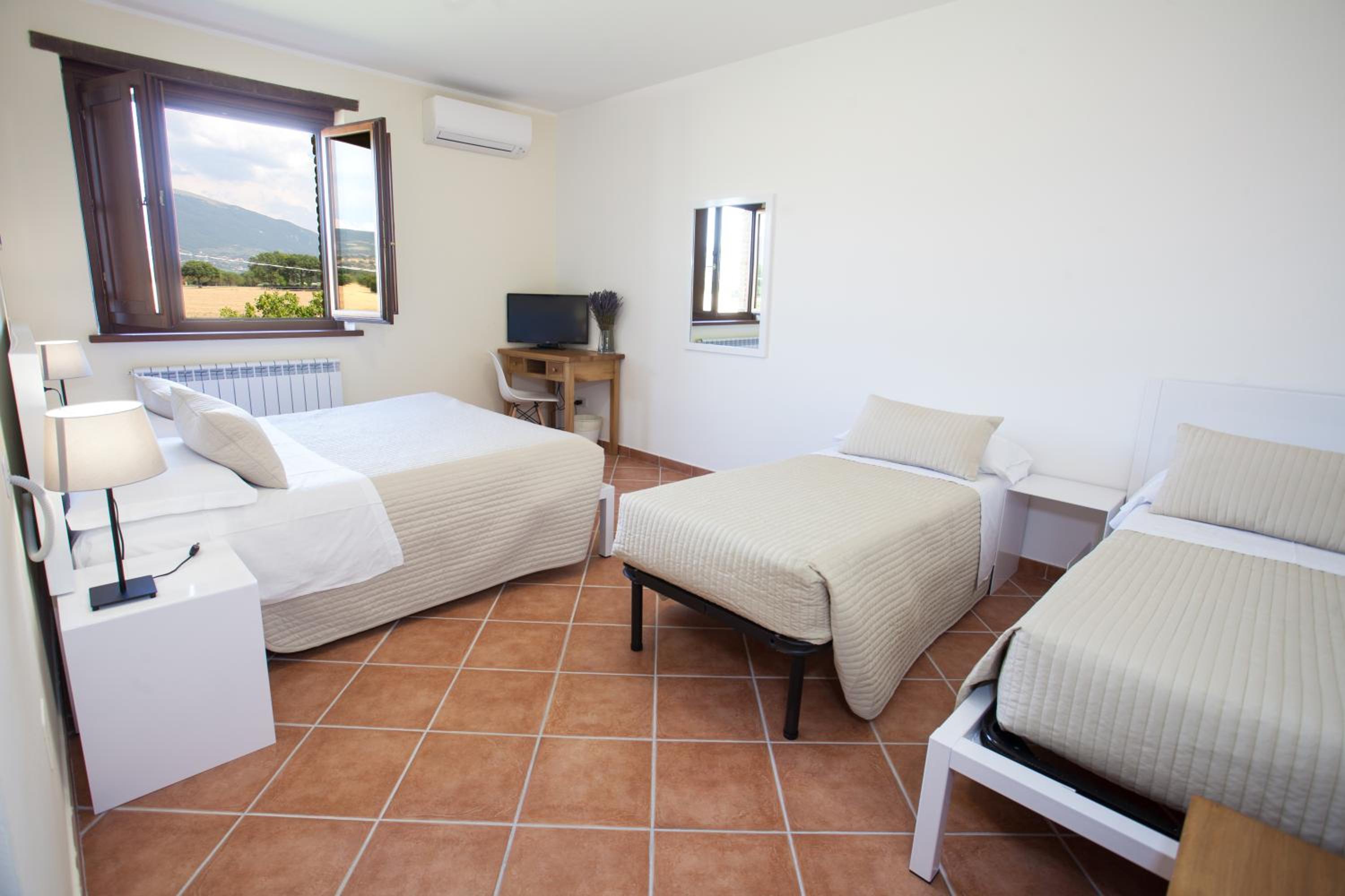 Deluxe Quadruple Room photo 1