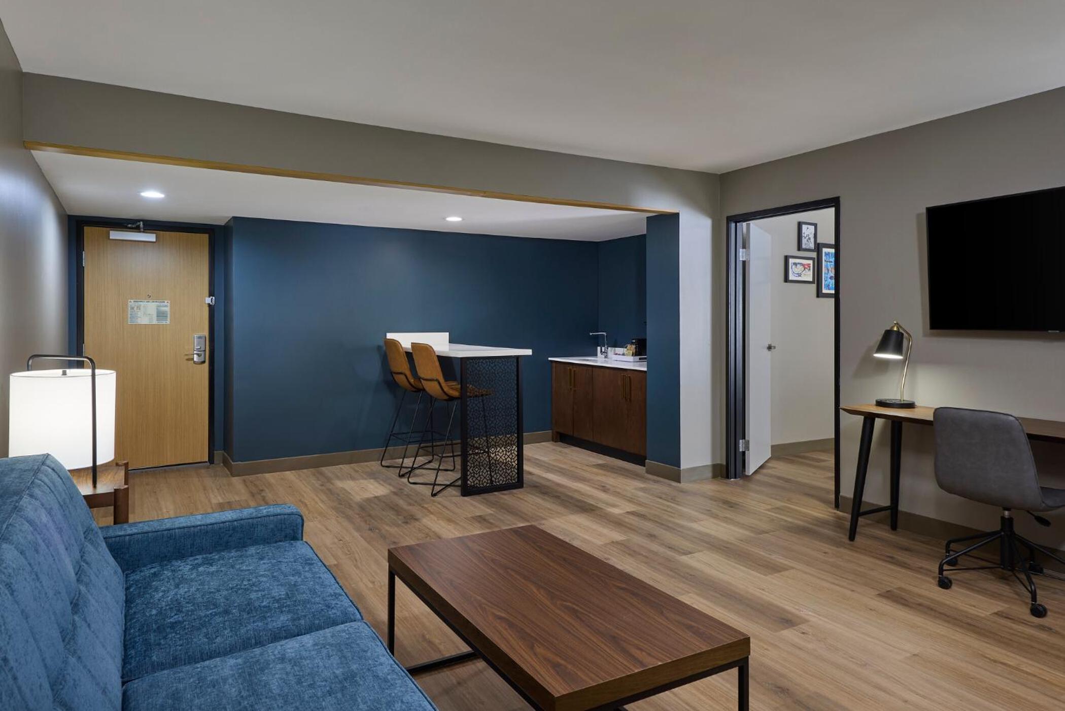One-Bedroom King Suite with Sofa Bed - Hearing Accessible