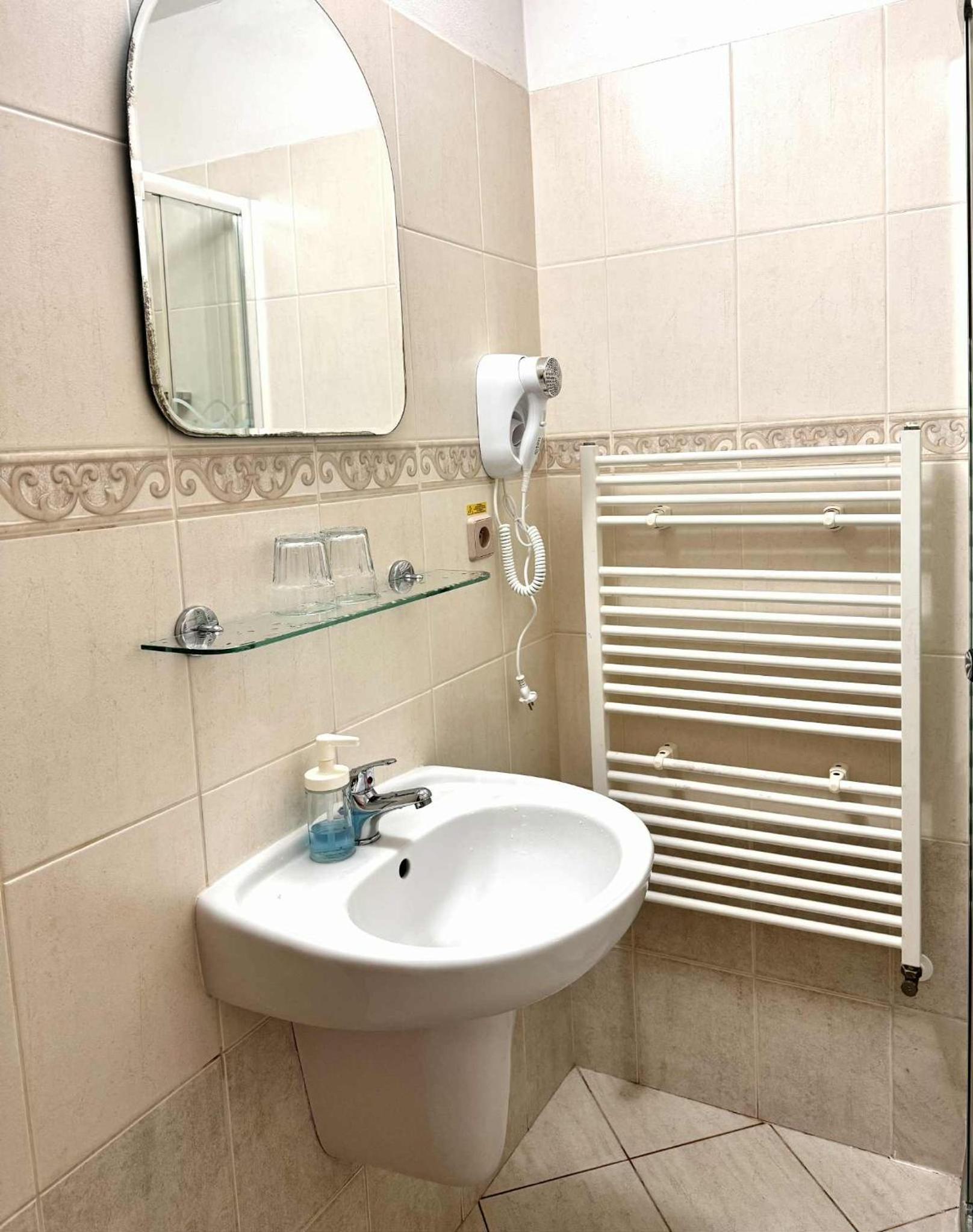 Deluxe Double Room with Extra Bed
