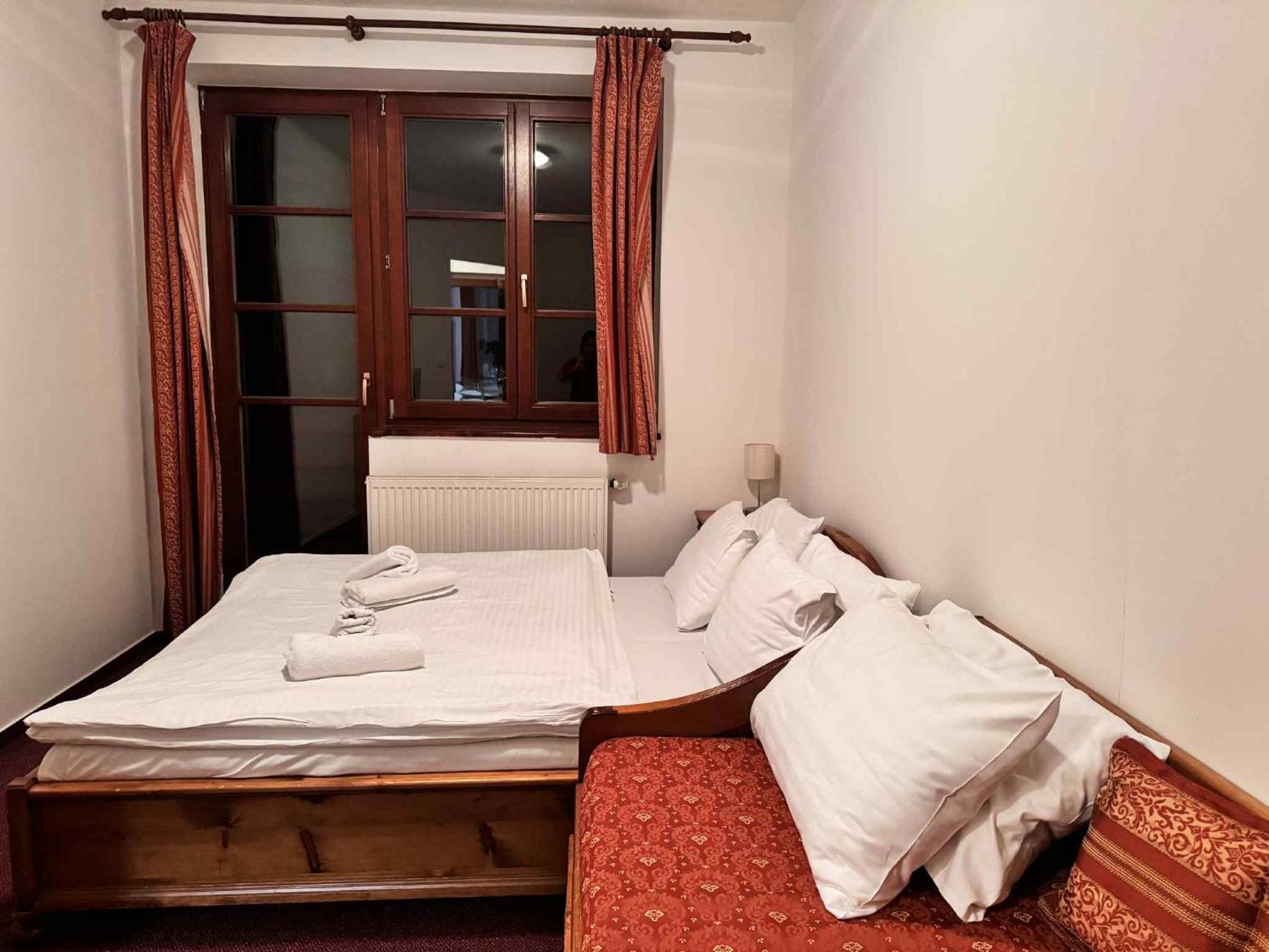 Deluxe Double Room with Extra Bed photo 3