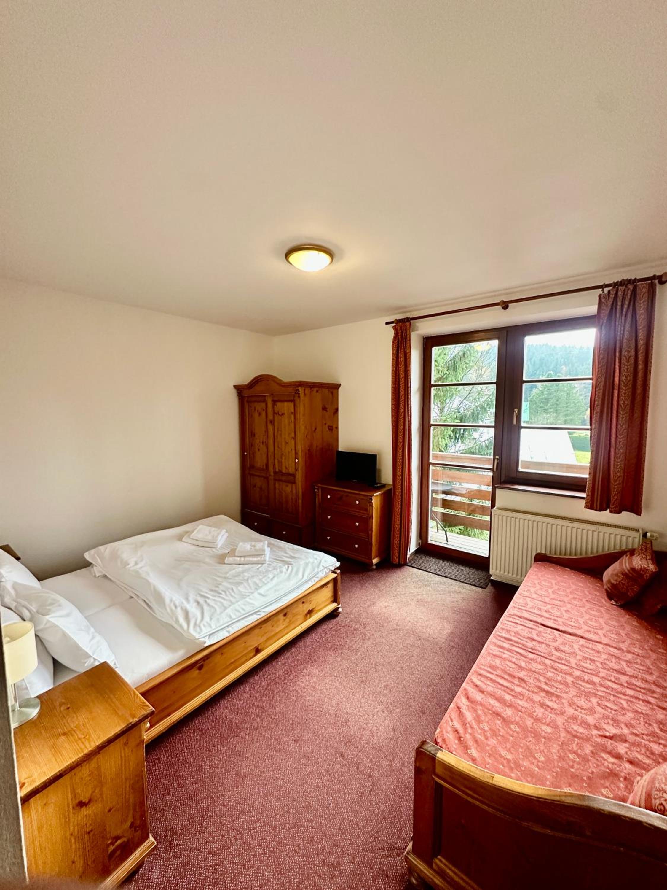 Deluxe Double Room with Extra Bed photo 1