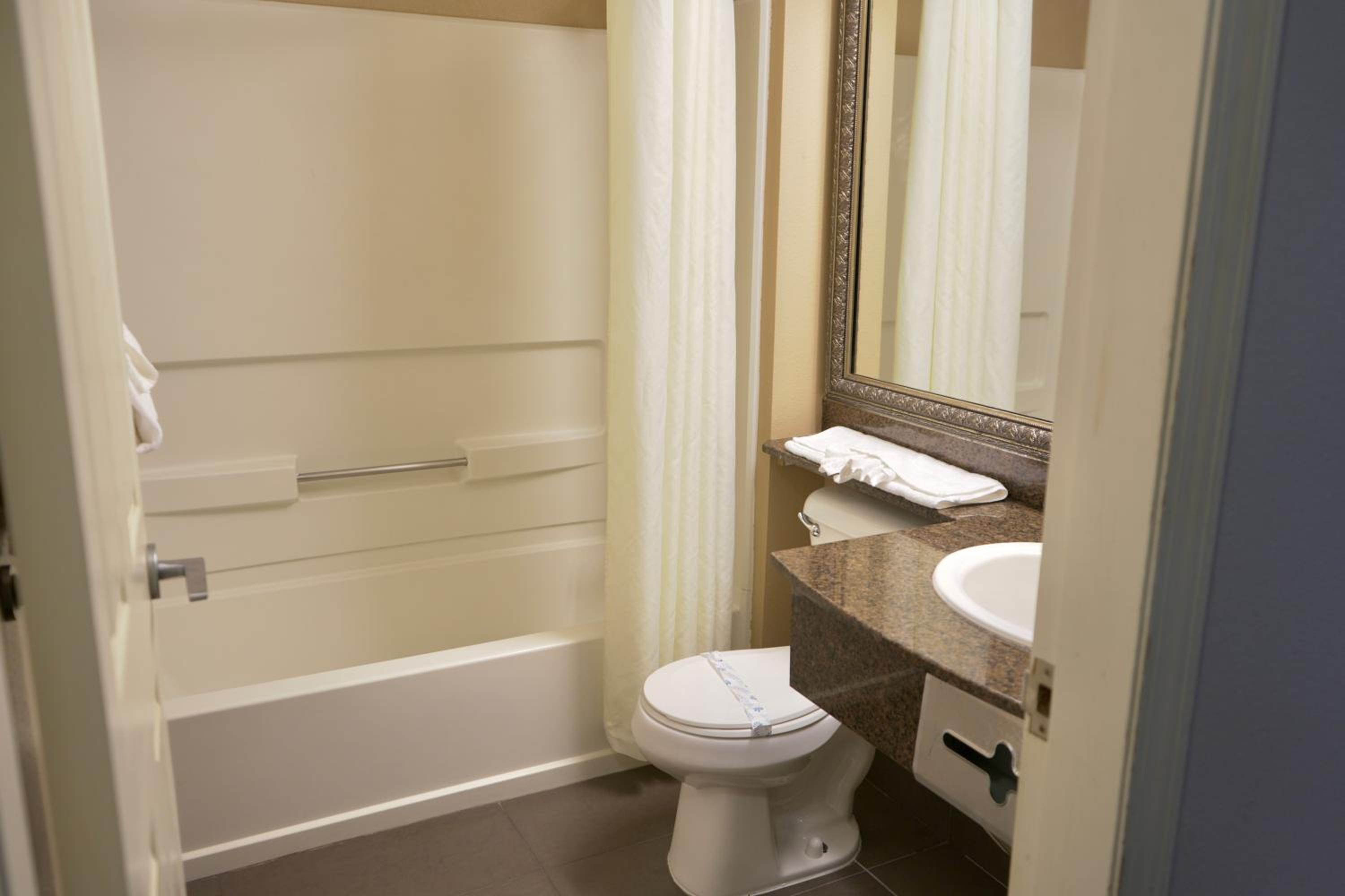 Standard Queen Room