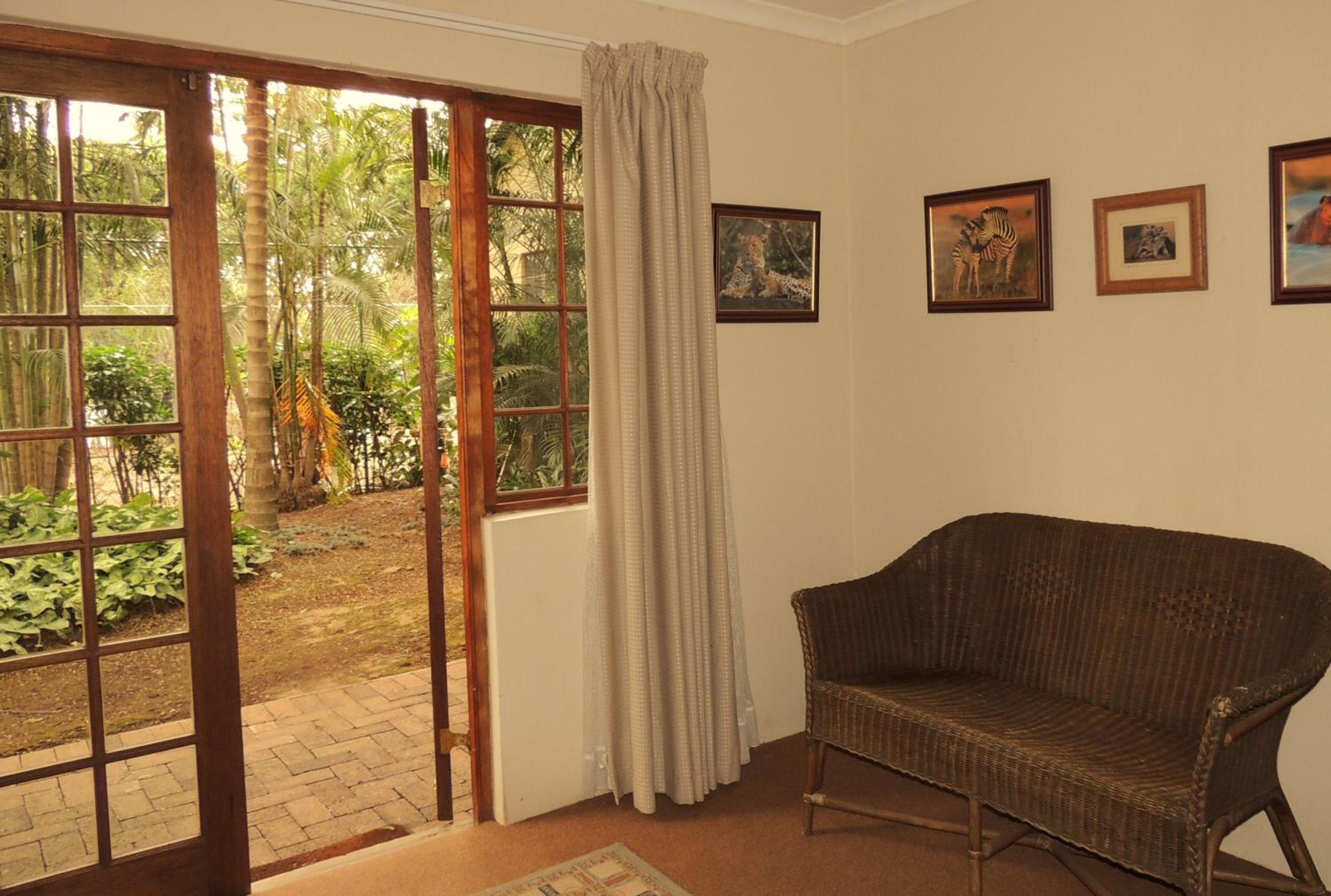 Queen Room photo 2