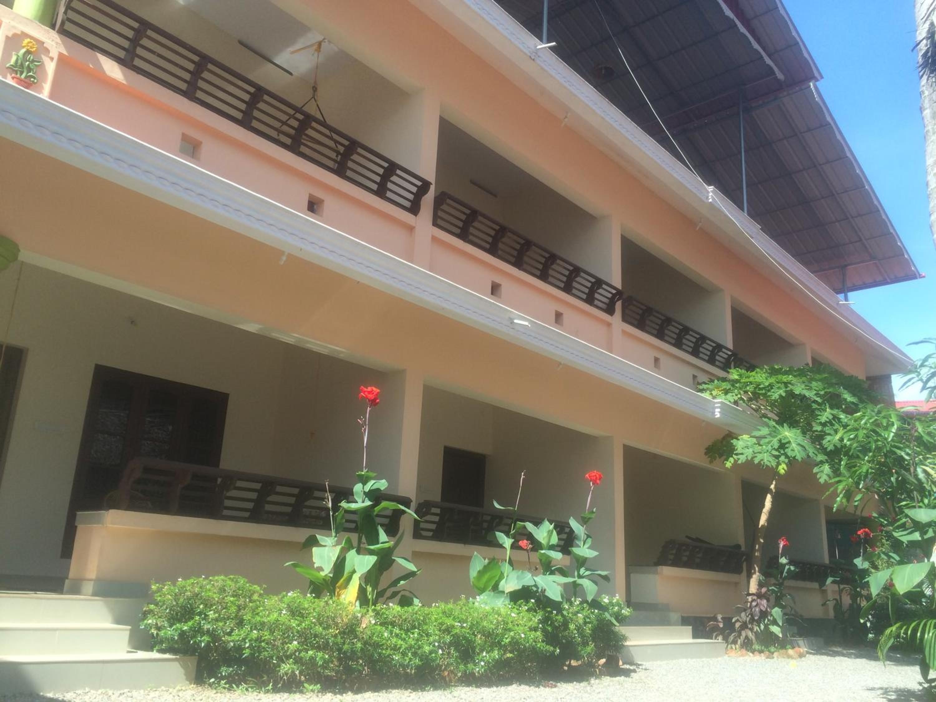 Queen Room with Balcony - Photo 14