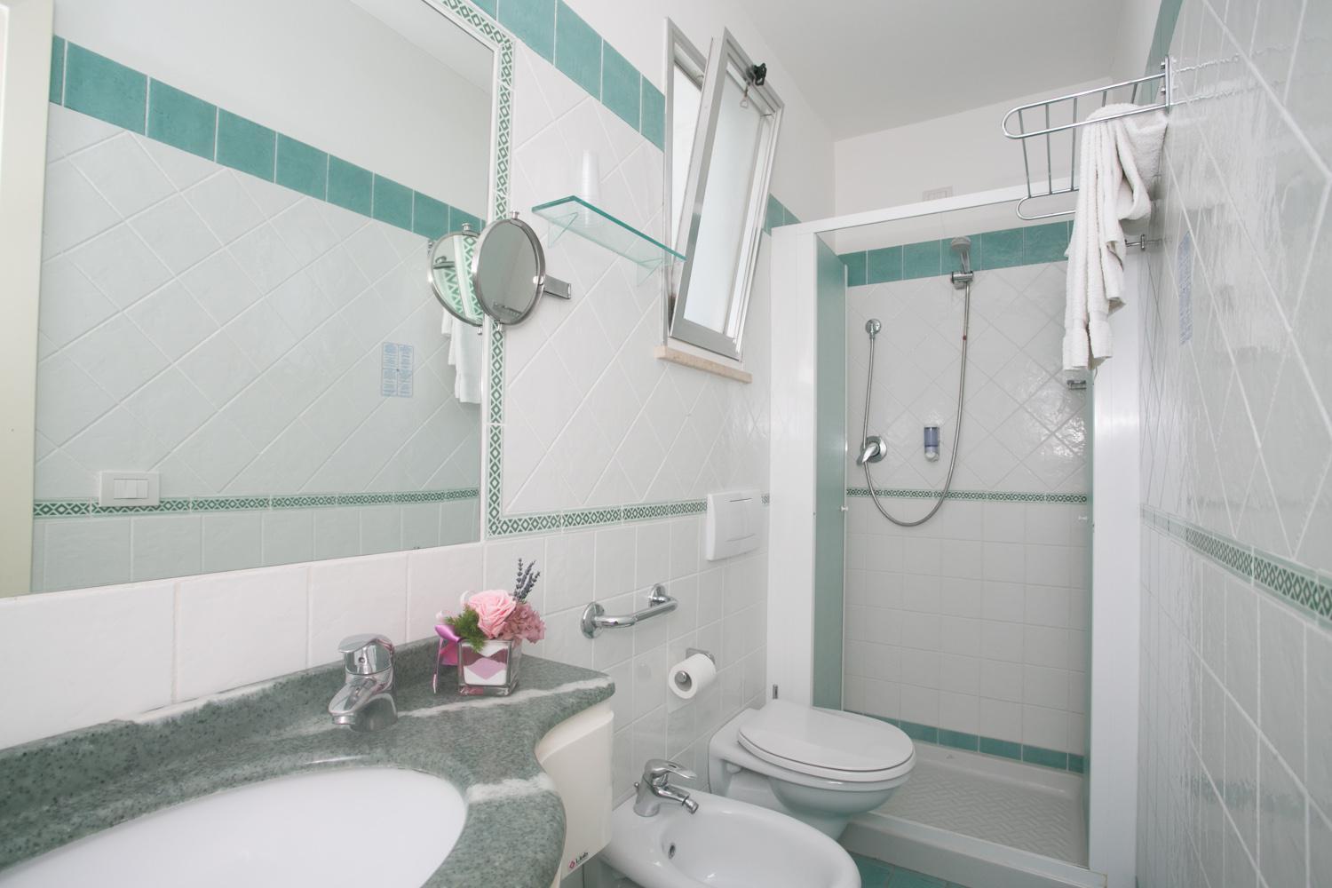 Quadruple Room - Photo 2