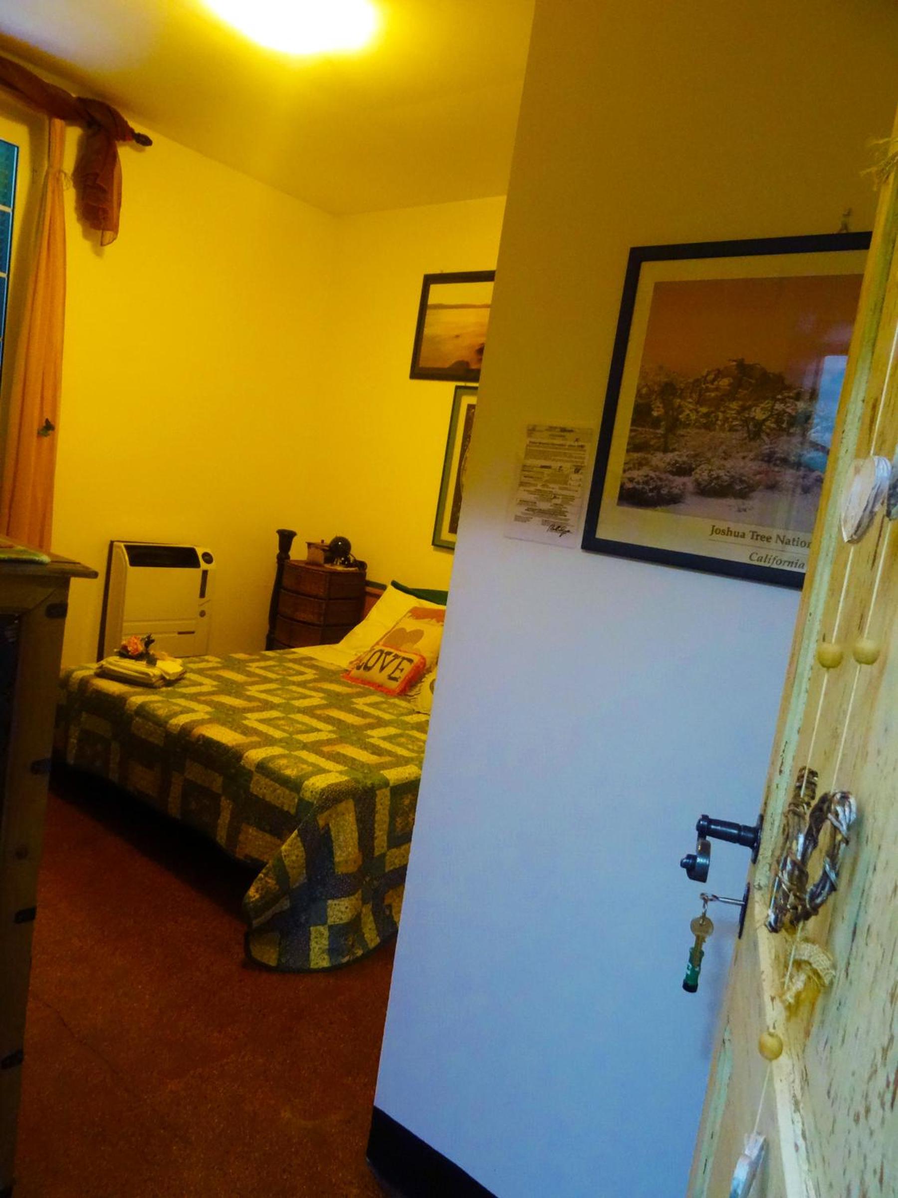 Double or Twin Room with Shower - Photo 8