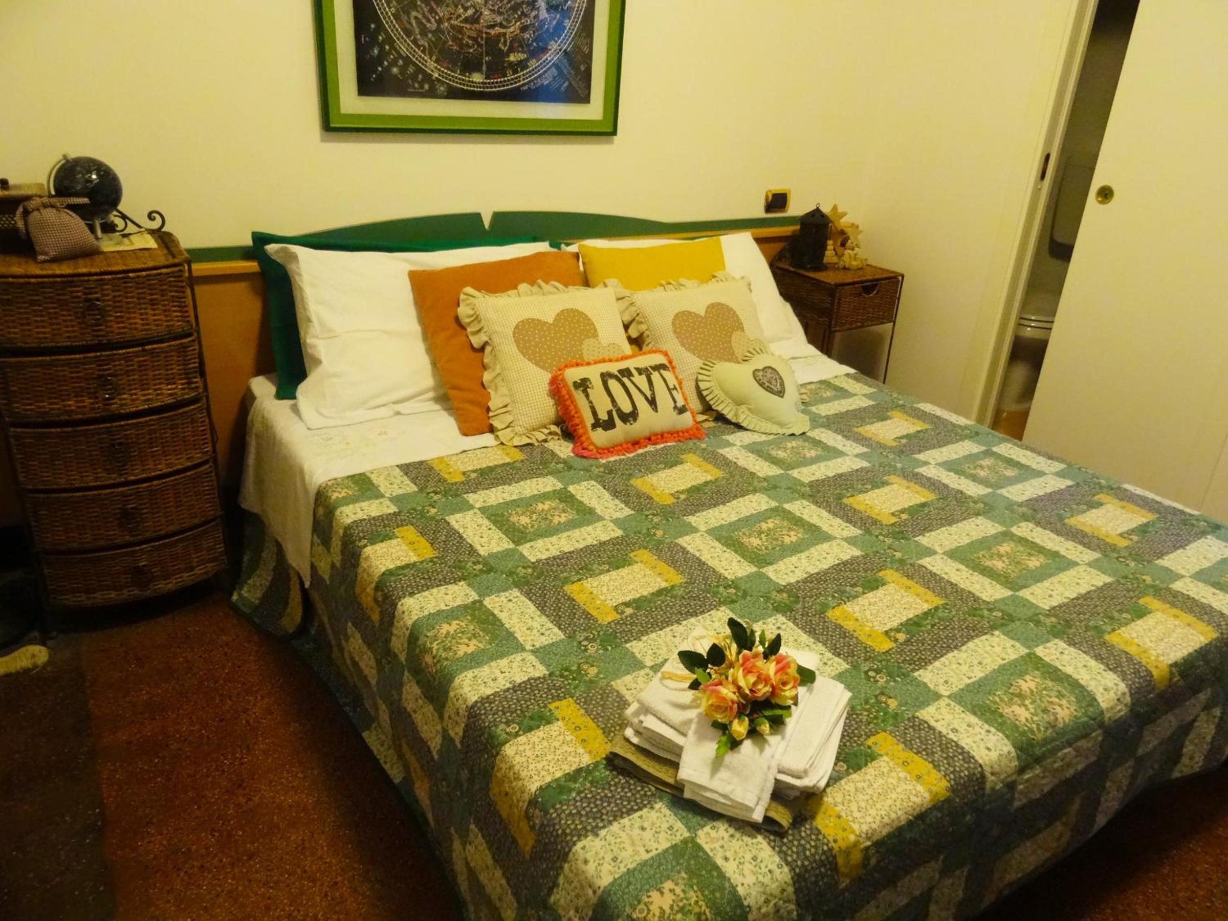 Double or Twin Room with Shower - Photo 9