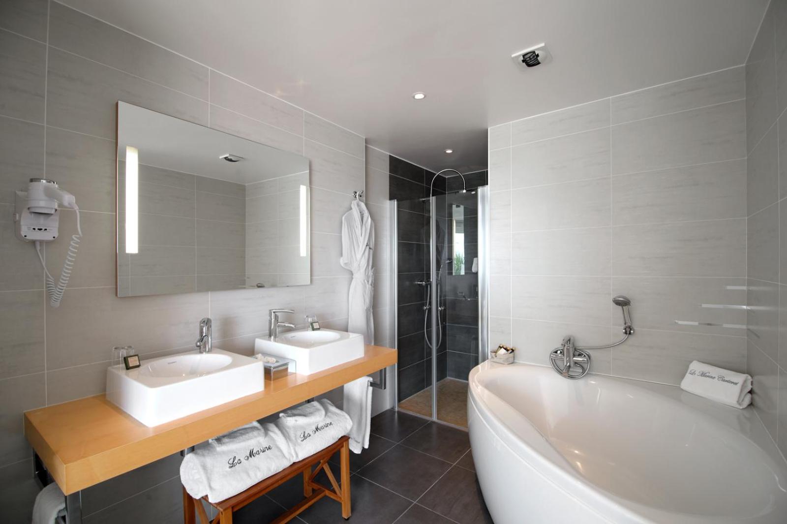 Double or Twin Room with Terrace and Sea View photo 3