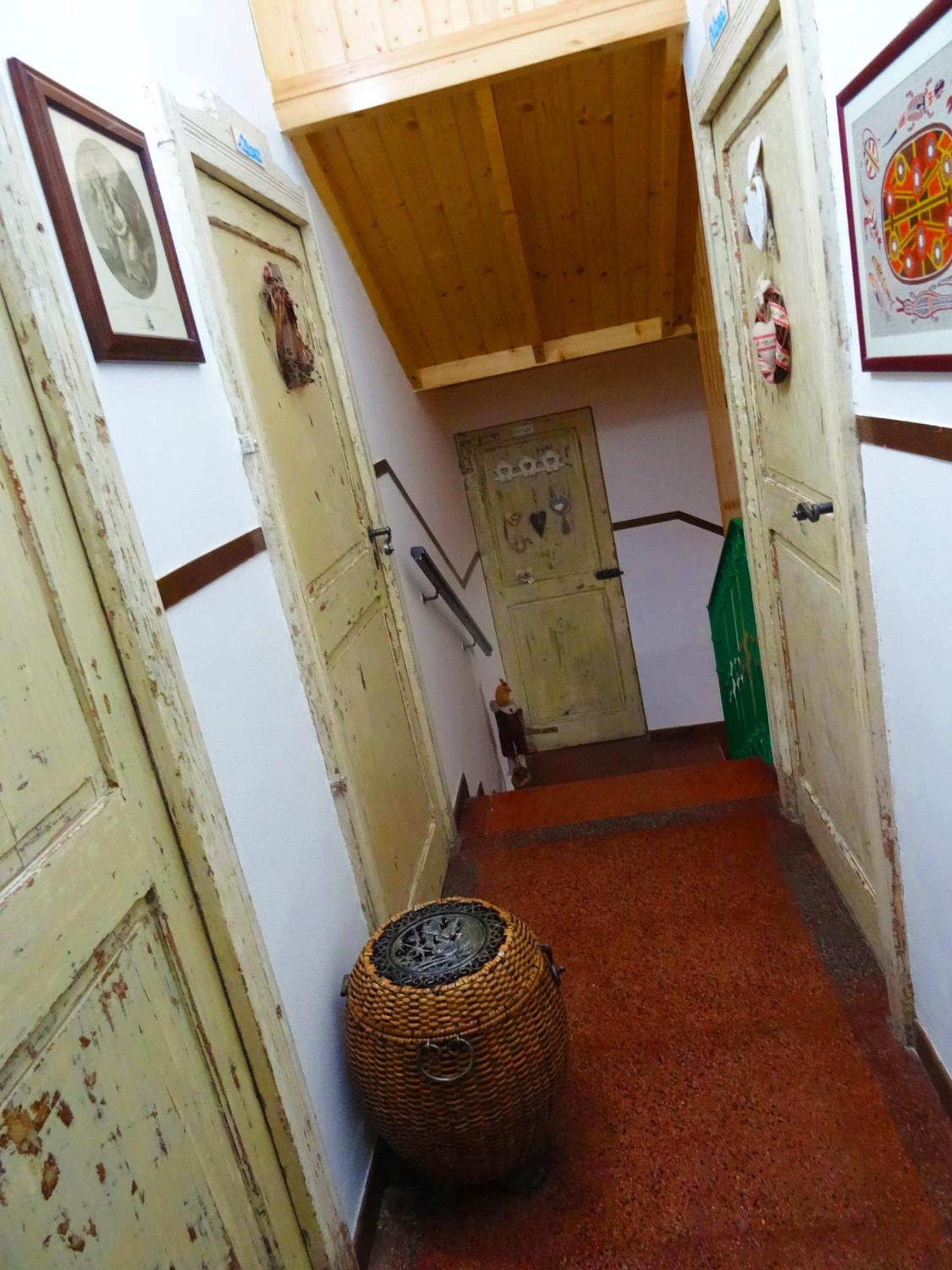 Double or Twin Room with Private Bathroom - Photo 28